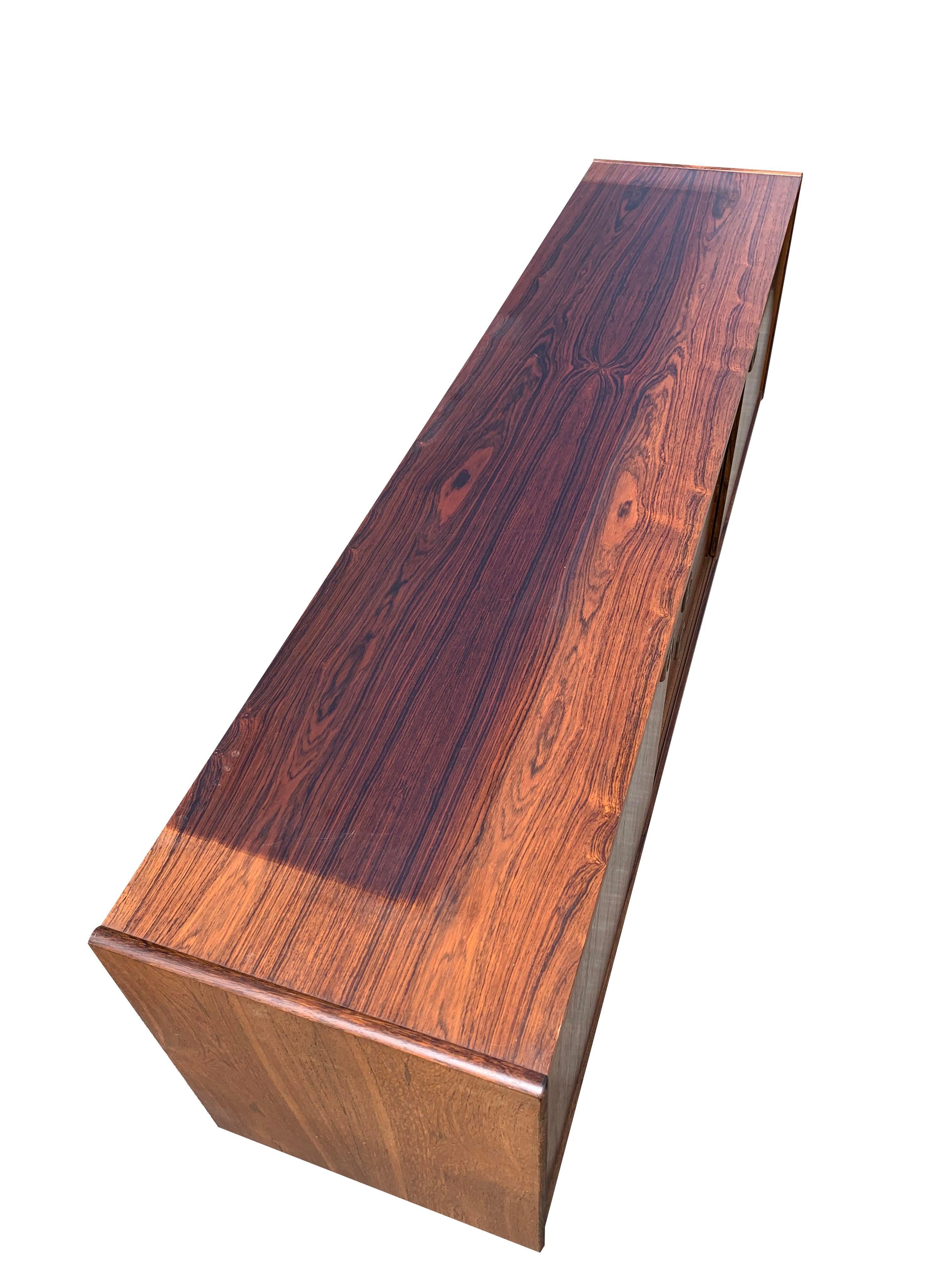 Credenza moderna danese in palissandro degli anni '70 in vendita 1