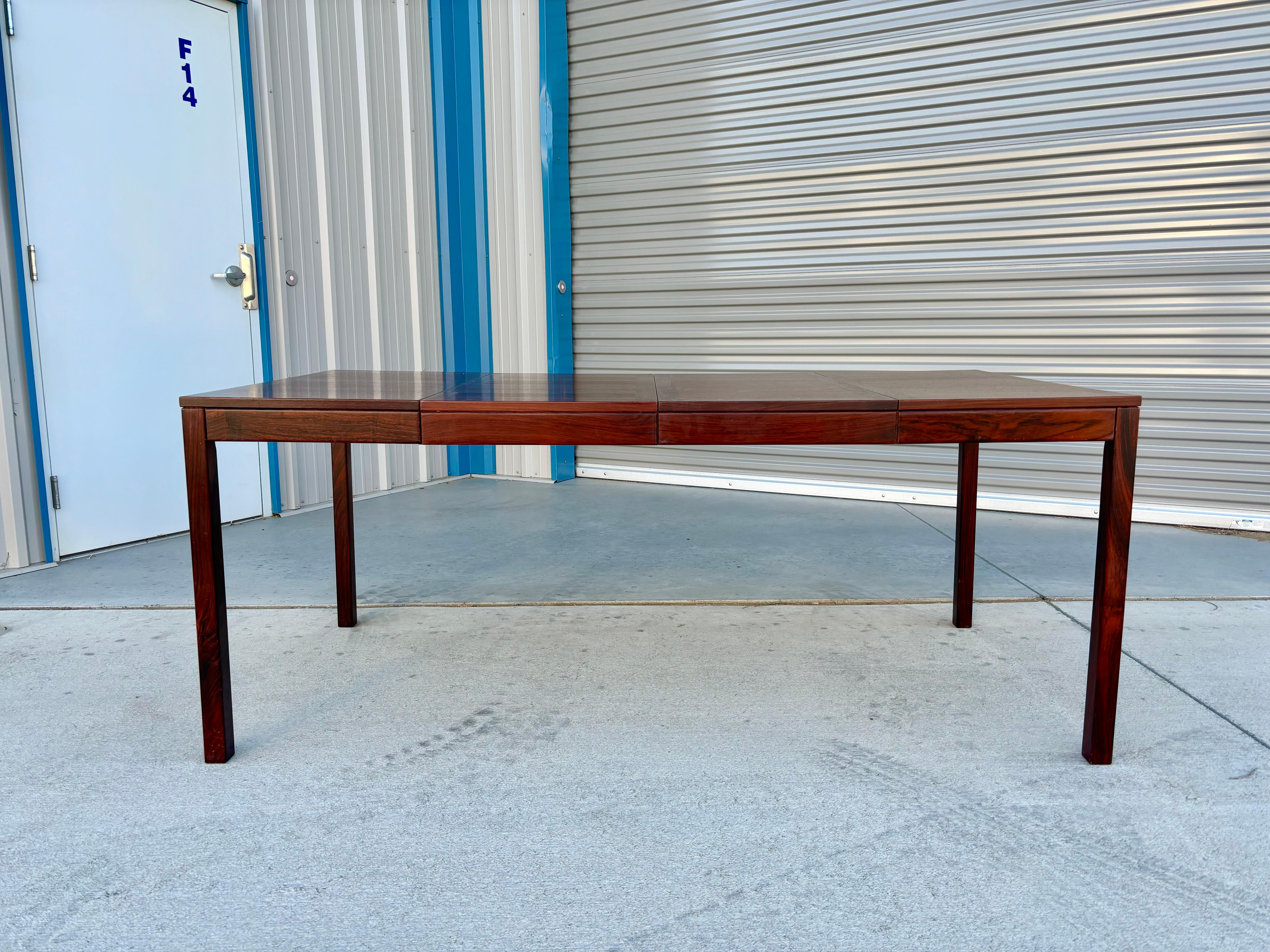 1970s Danish Modern Rosewood Extending Dining Table by Vejle Stole & Møbelfabrik In Good Condition For Sale In North Hollywood, CA