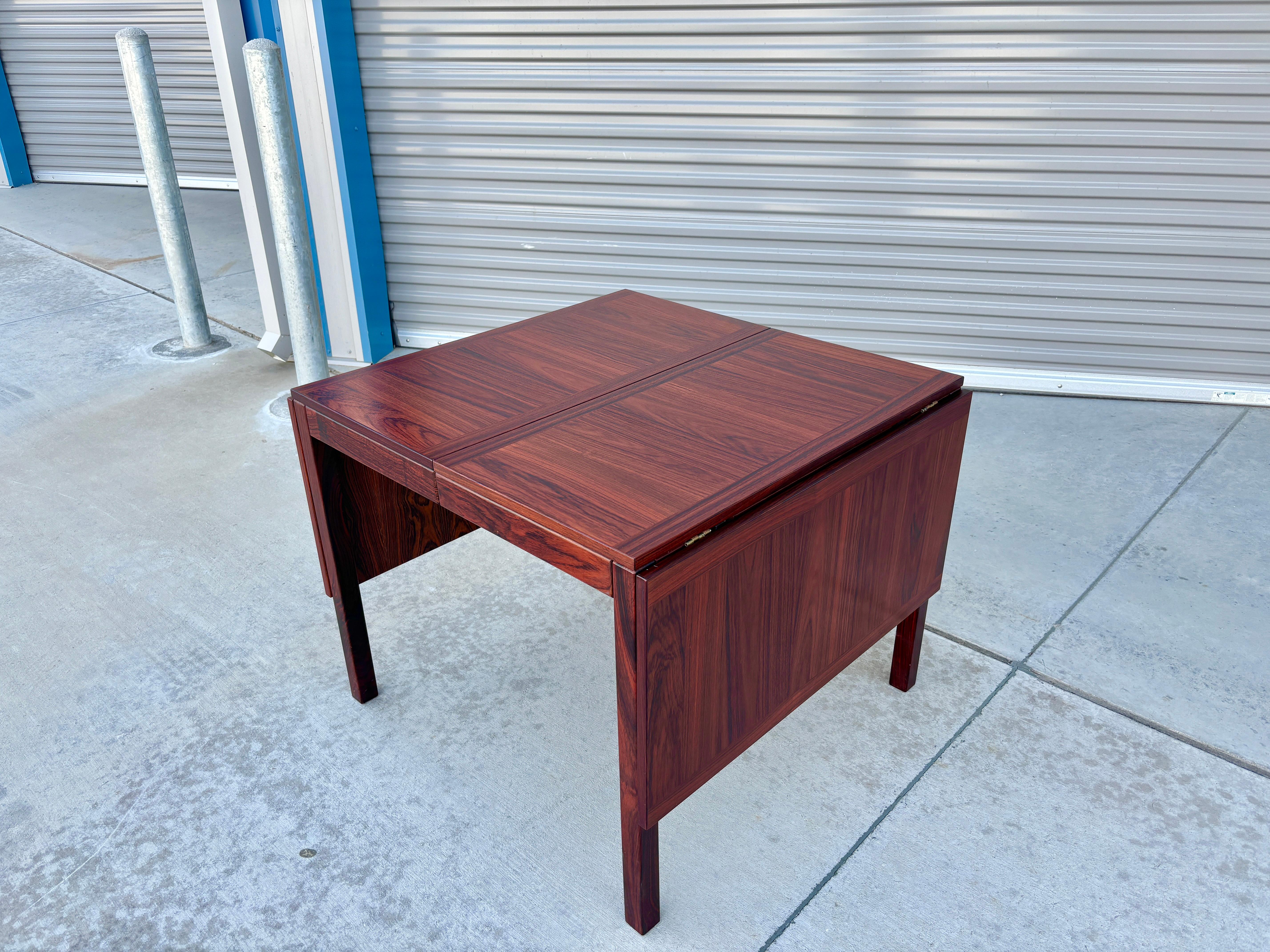 1970s Danish Modern Rosewood Extending Dining Table by Vejle Stole & Møbelfabrik In Good Condition For Sale In North Hollywood, CA