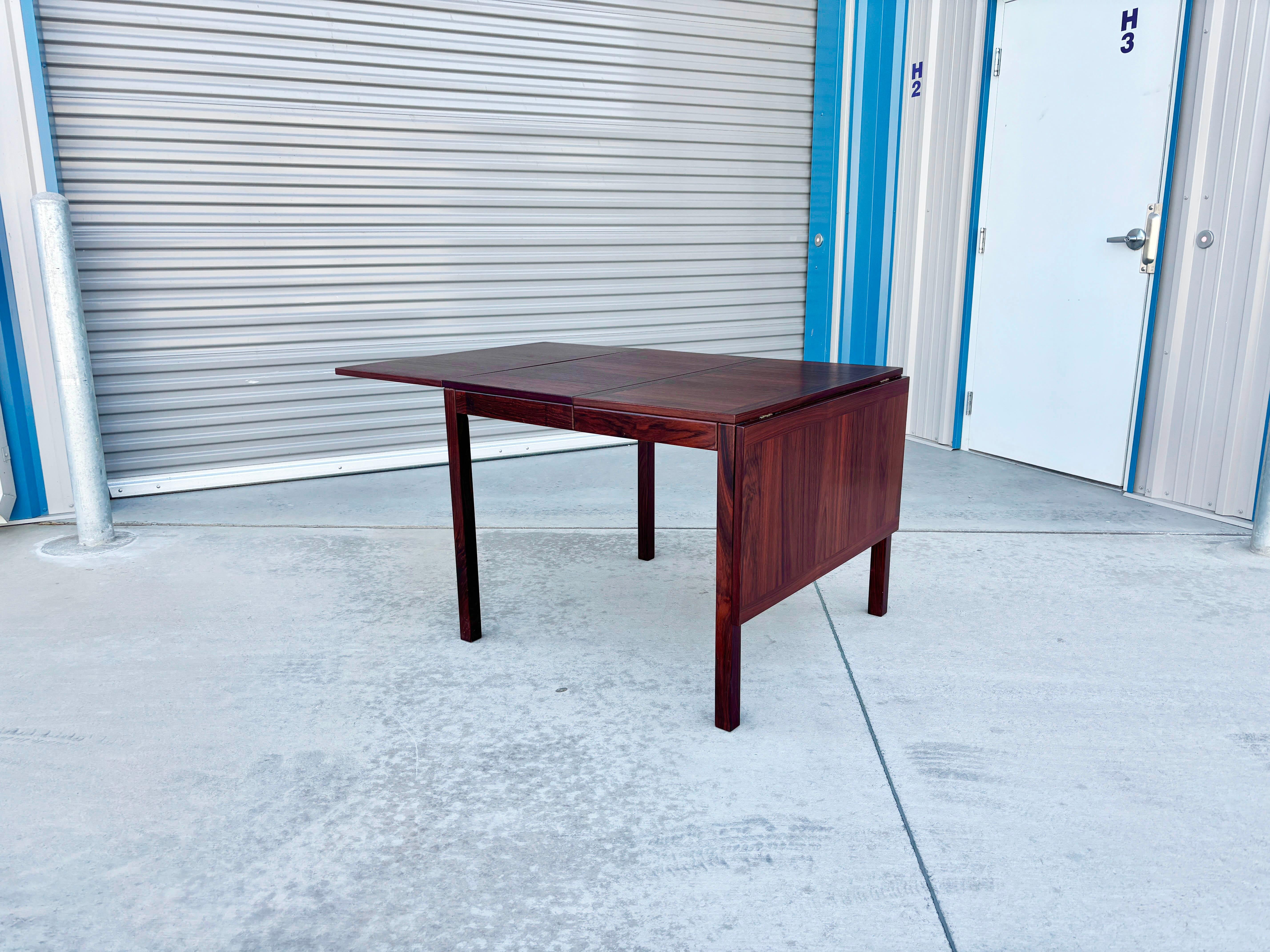 1970s Danish Modern Rosewood Extending Dining Table by Vejle Stole & Møbelfabrik (Ende des 20. Jahrhunderts) im Angebot