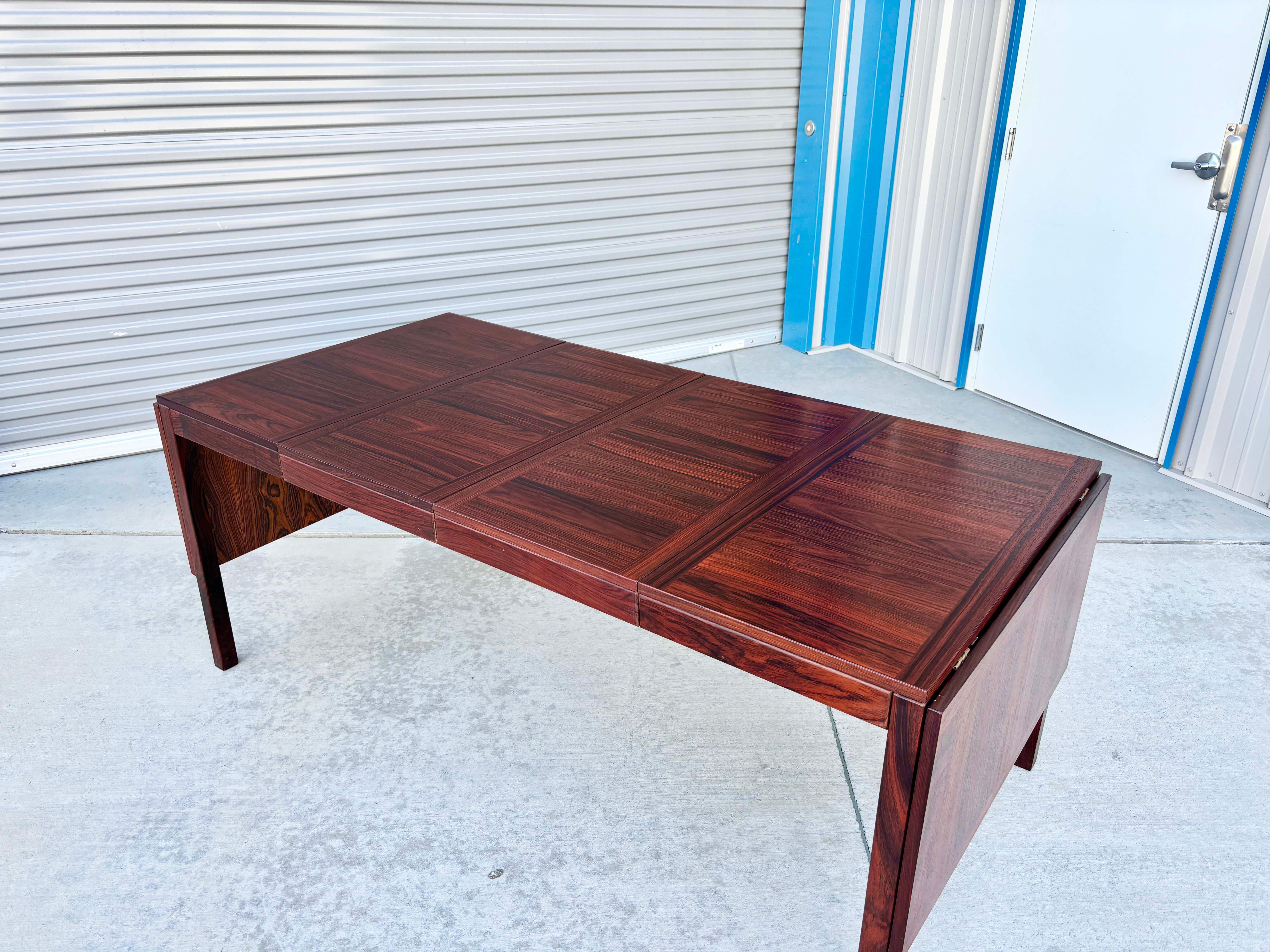 1970s Danish Modern Rosewood Extending Dining Table by Vejle Stole & Møbelfabrik im Angebot 1