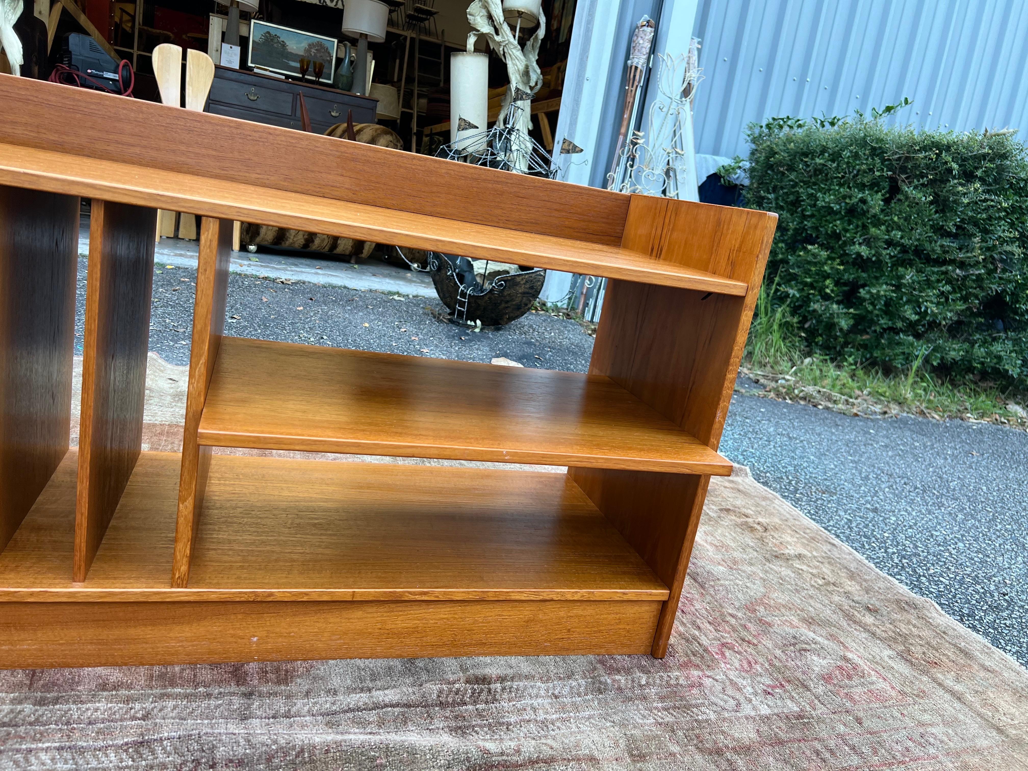 1970s Danish Modern Teck Compact Media / Vinyl Shelf Unit en vente 2