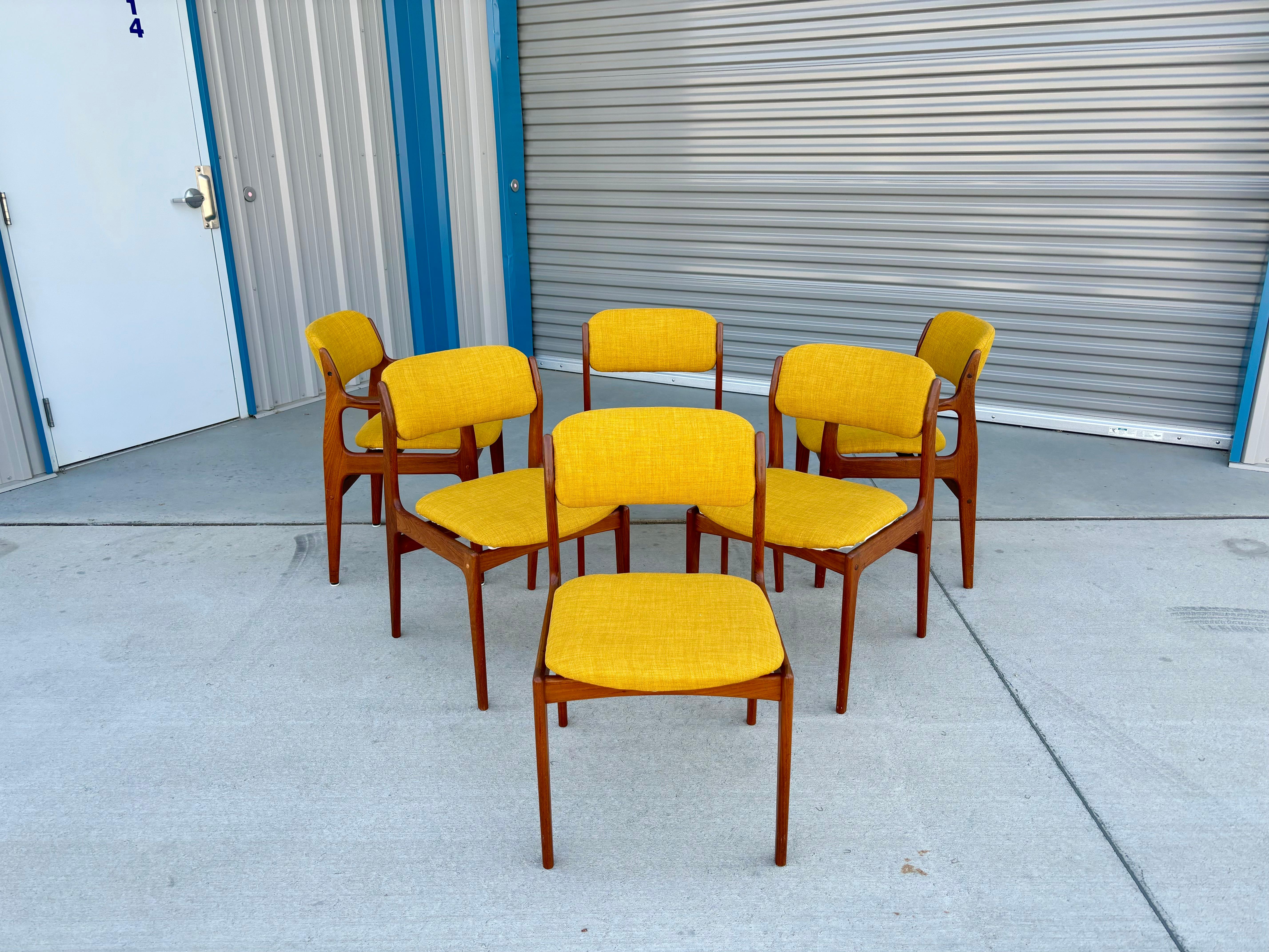1970s Danish Modern Teak Dining Chairs (Moderne der Mitte des Jahrhunderts) im Angebot
