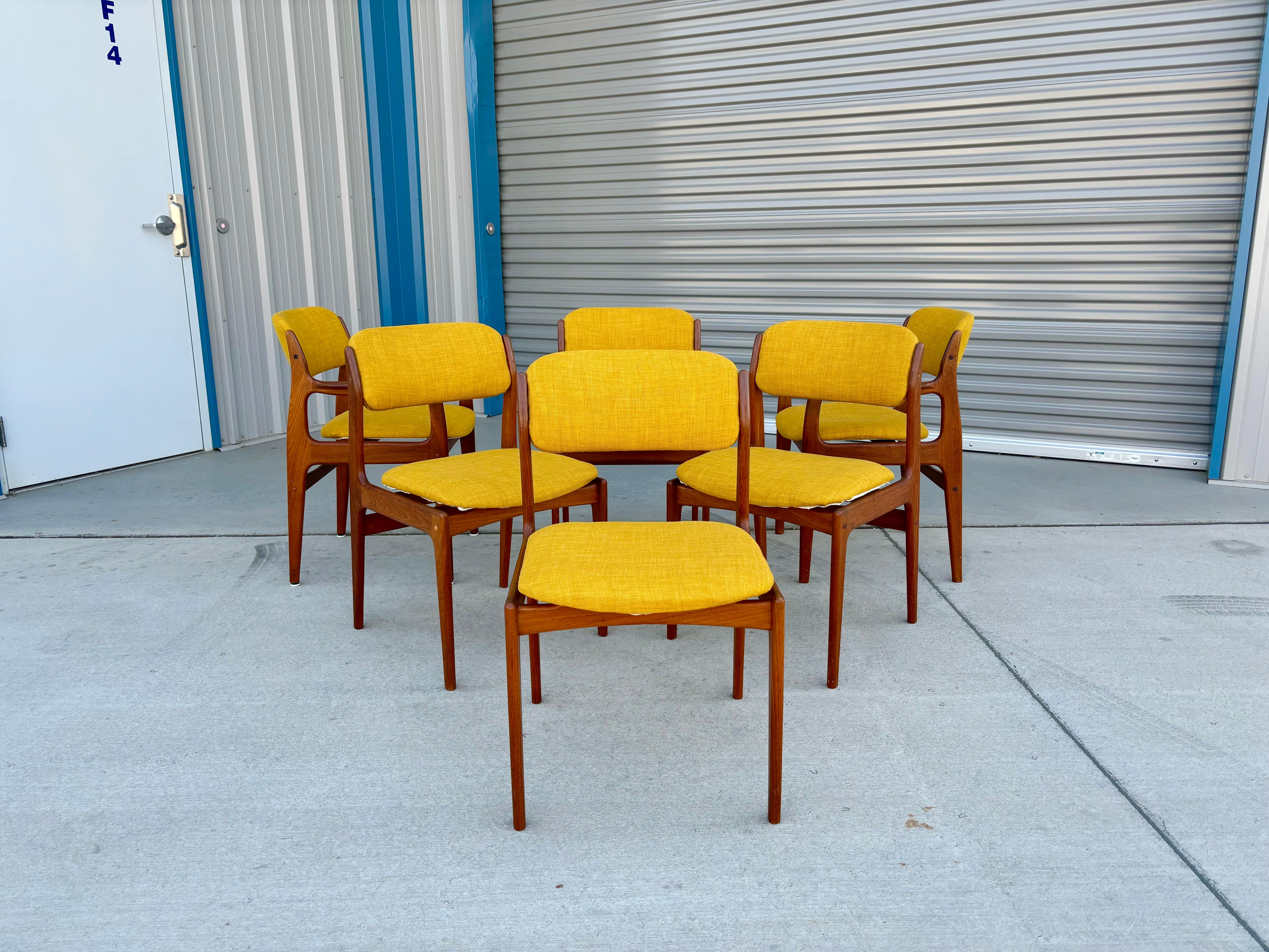 1970s Danish Modern Teak Dining Chairs In Good Condition For Sale In North Hollywood, CA