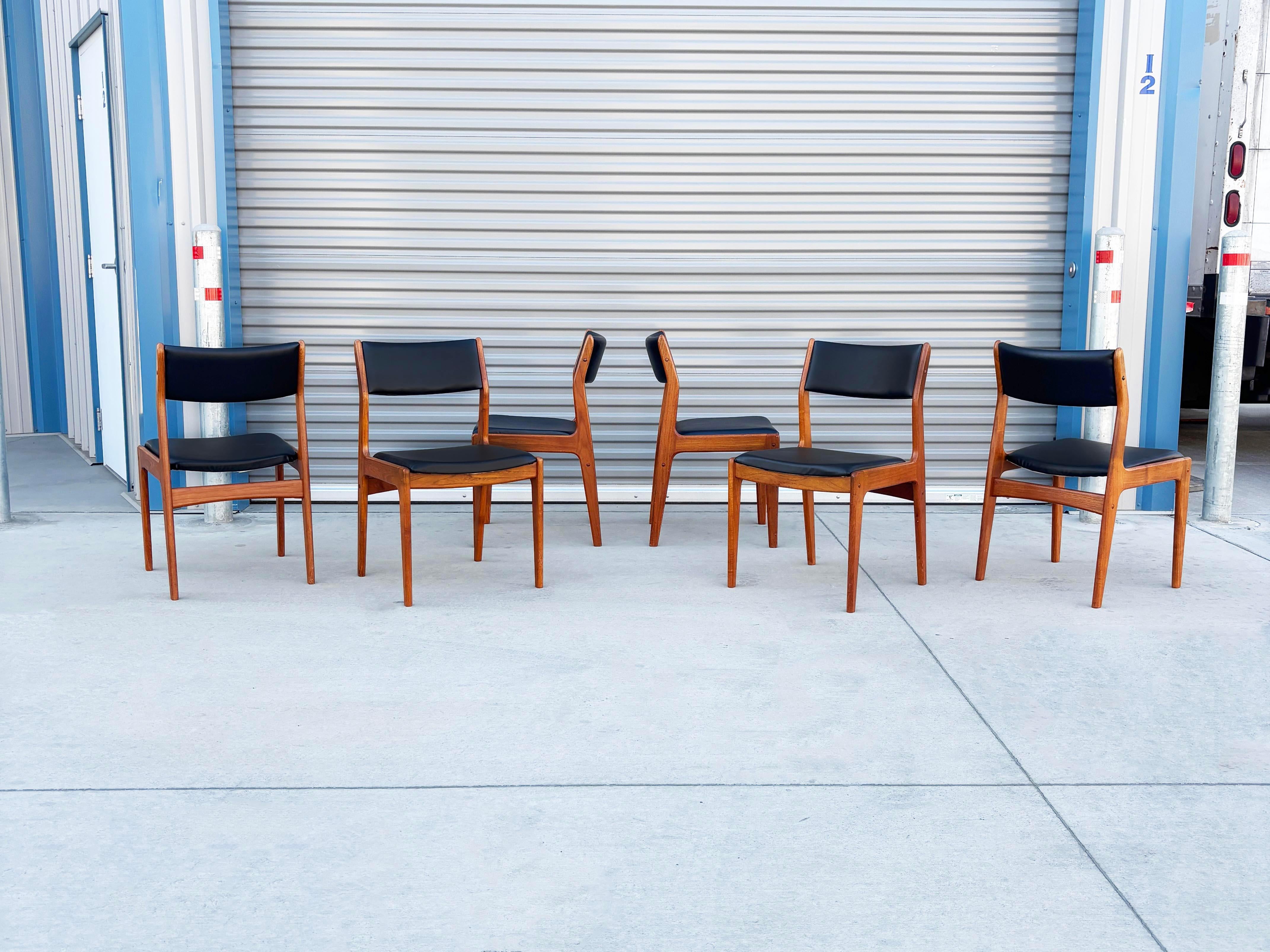 1970er Jahre Dänische Moderne Teakholz Esszimmerstühle Satz von 6 im Zustand „Gut“ im Angebot in North Hollywood, CA
