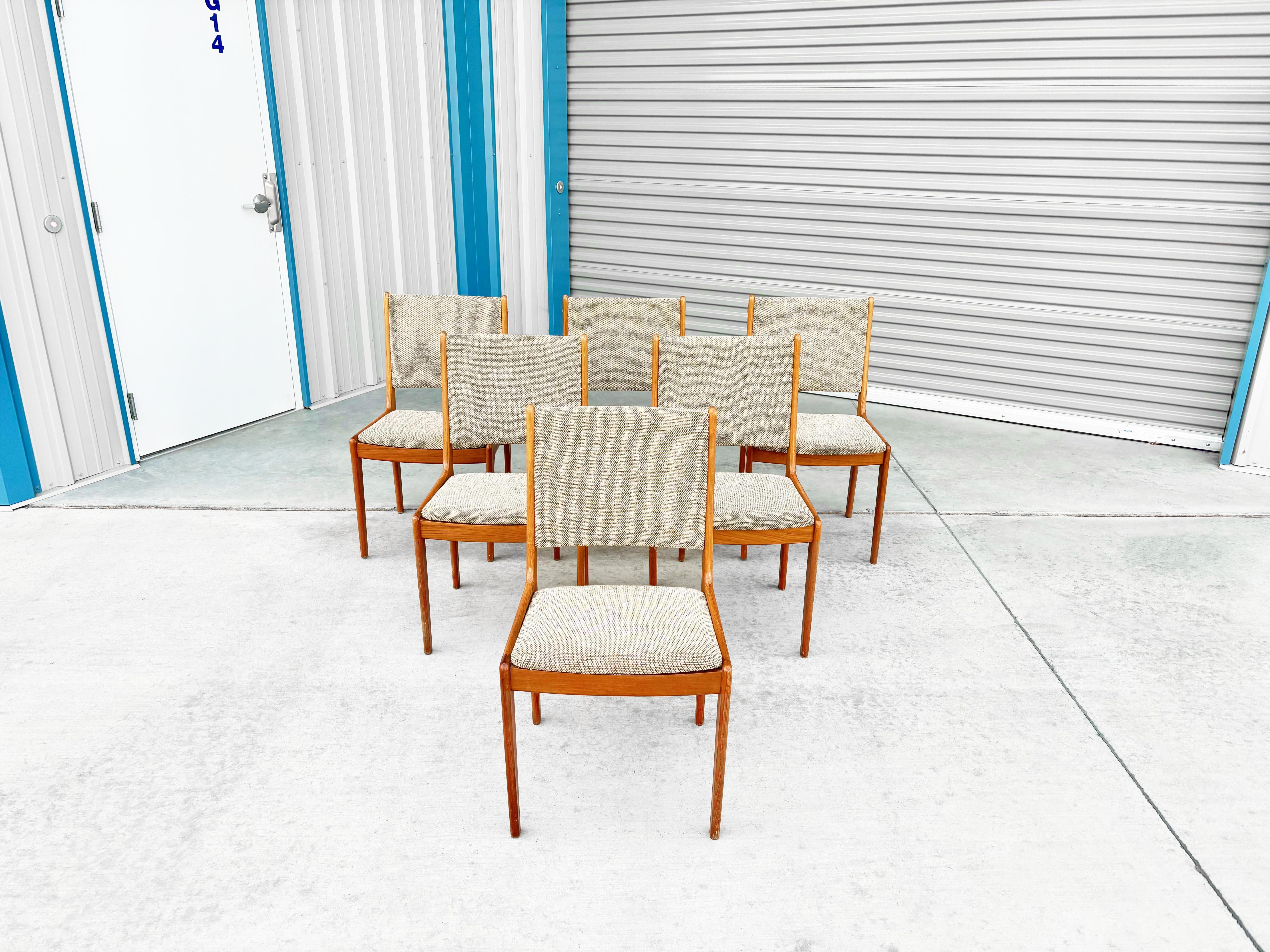 ✨Danish Modern Teak Dining Chairs ✨

Crafted in Denmark during the 1970s, these Danish Modern dining chairs feature a beautifully designed teak frame that embodies the classic simplicity and elegance of Scandinavian design. The original upholstery