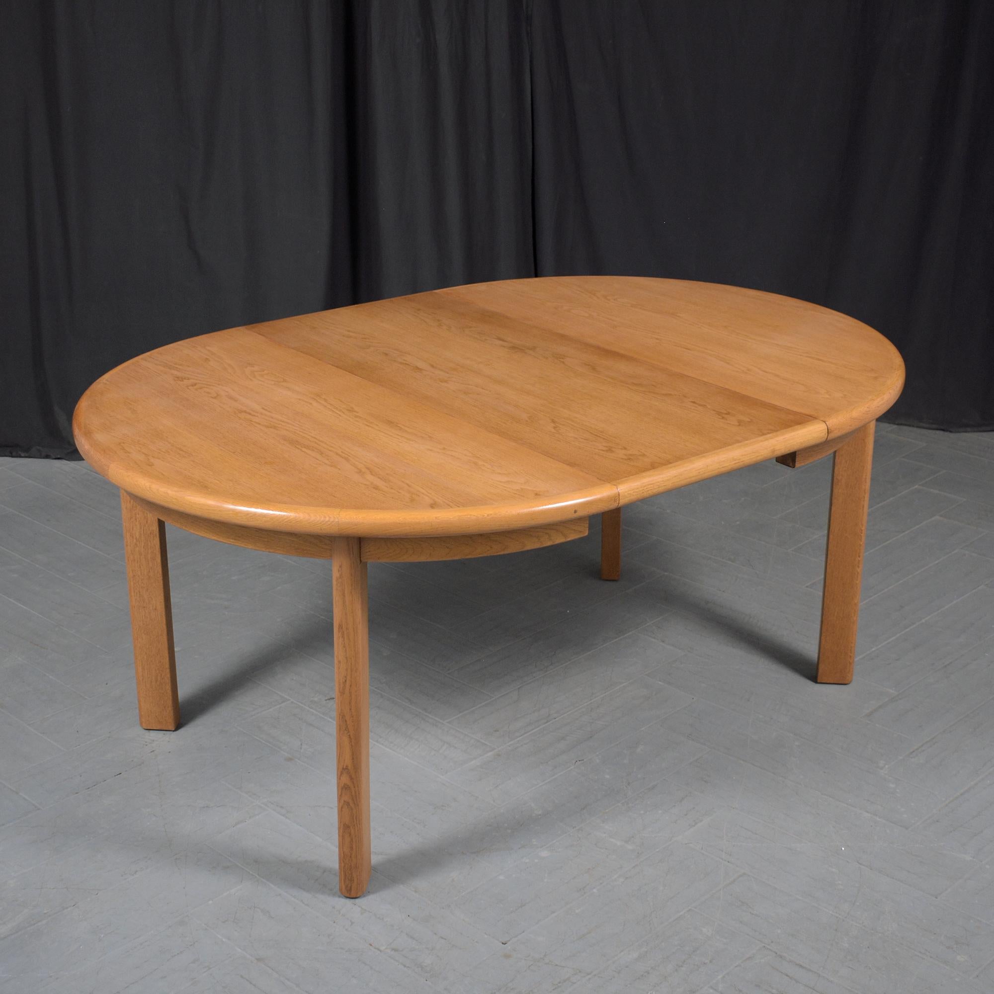 1970s Danish Modern Teak Dining Table with Extendable Leaves In Good Condition For Sale In Los Angeles, CA