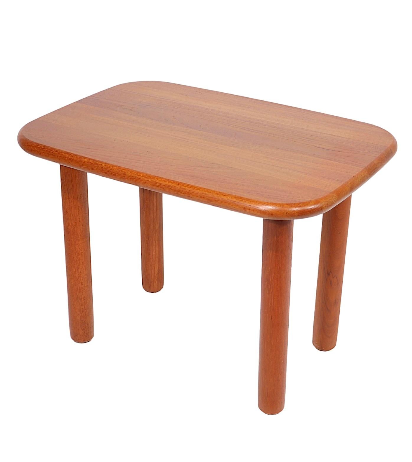  1970er Jahre Dänische Modern Teak  Beistelltisch von Neils Bach  im Angebot 9