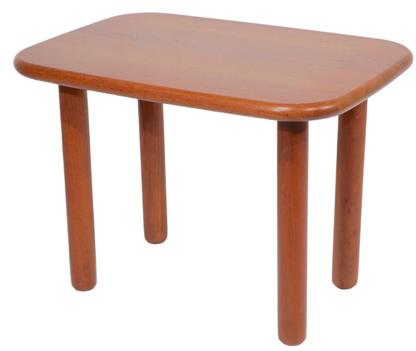  1970er Jahre Dänische Modern Teak  Beistelltisch von Neils Bach  im Angebot 3