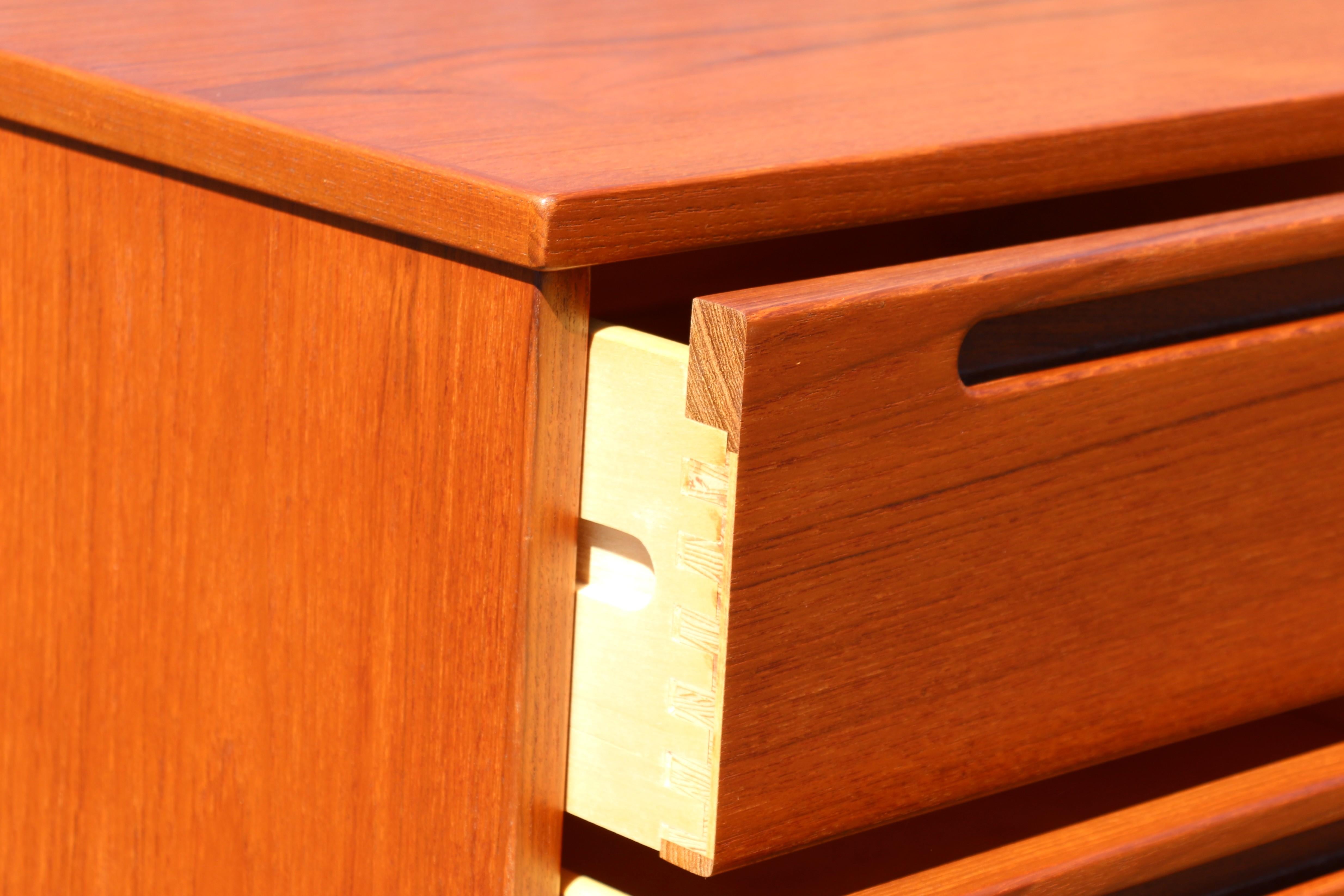 Cassettone da uomo in teak moderno danese degli anni '70 in vendita 3