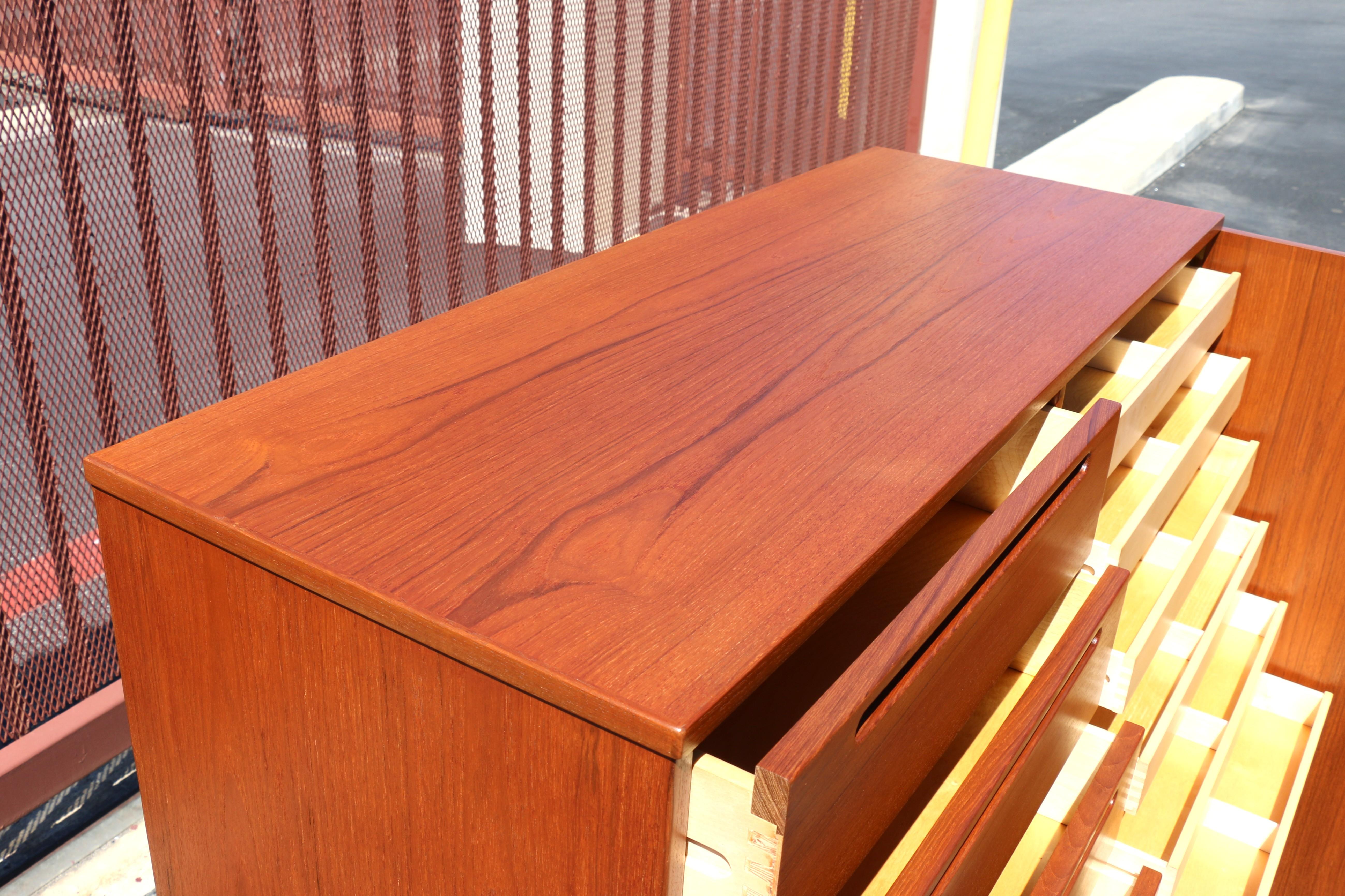 Cassettone da uomo in teak moderno danese degli anni '70 in vendita 5