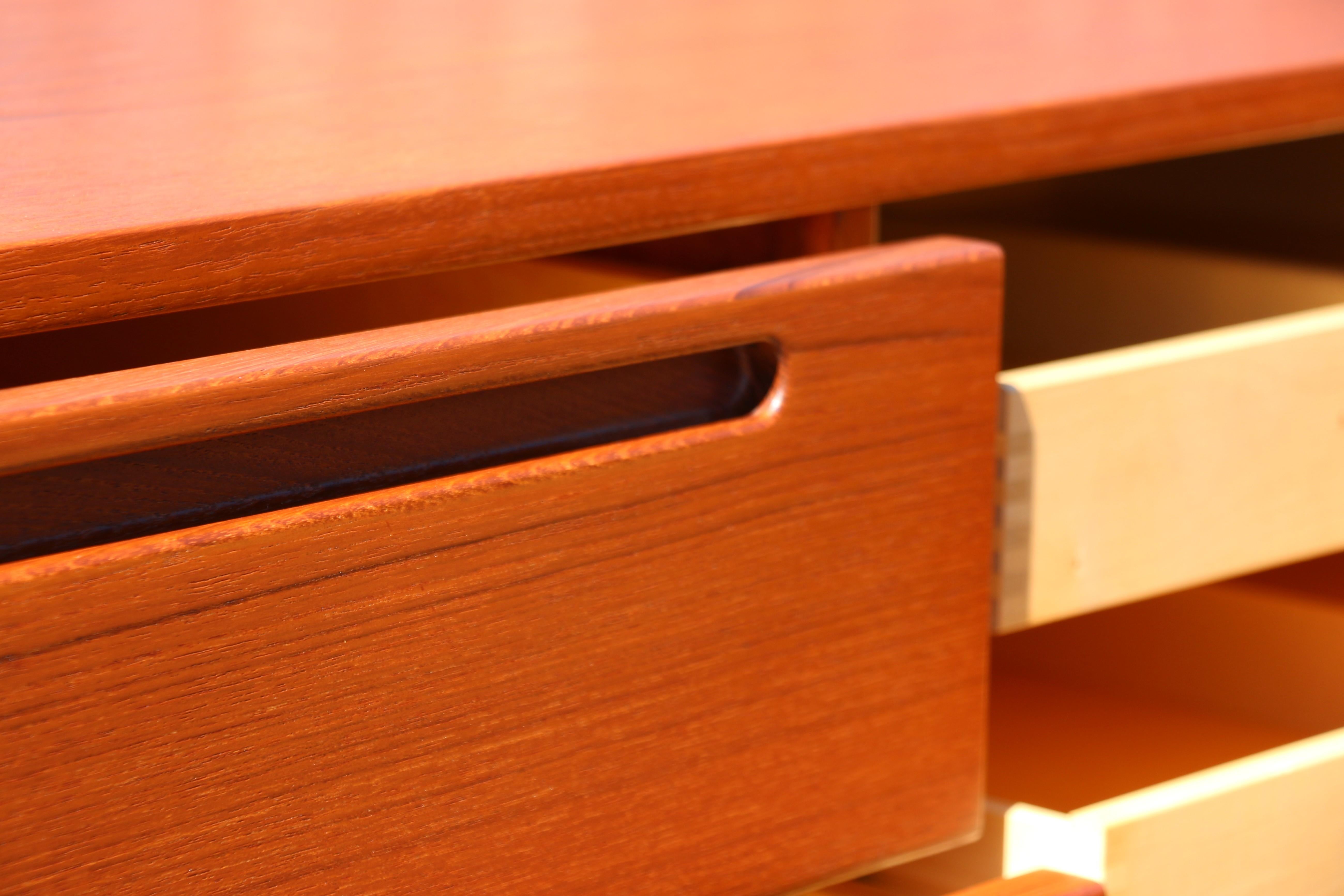 Cassettone da uomo in teak moderno danese degli anni '70 in vendita 6