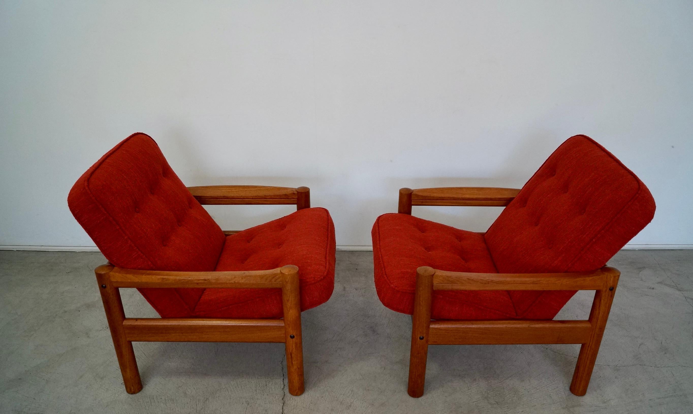 Paire de fauteuils de salon danois modernes en teck des années 1970 par Domino Mobler en vente 3