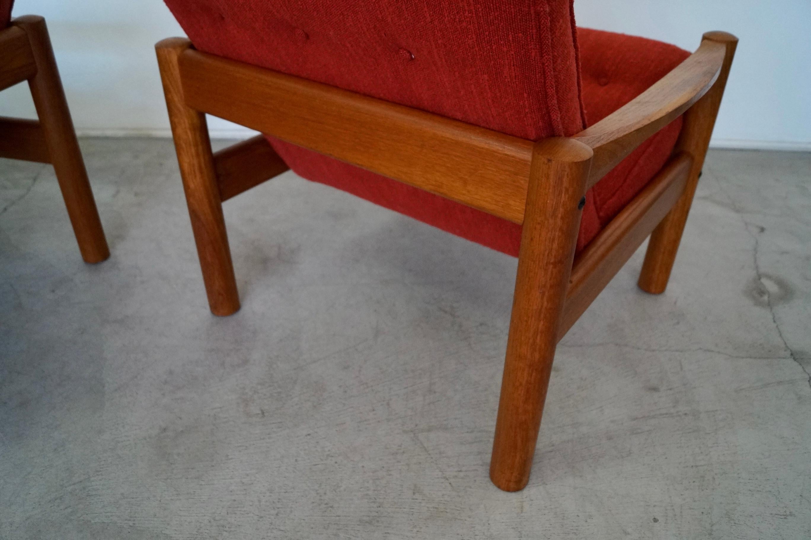 Paire de fauteuils de salon danois modernes en teck des années 1970 par Domino Mobler en vente 9