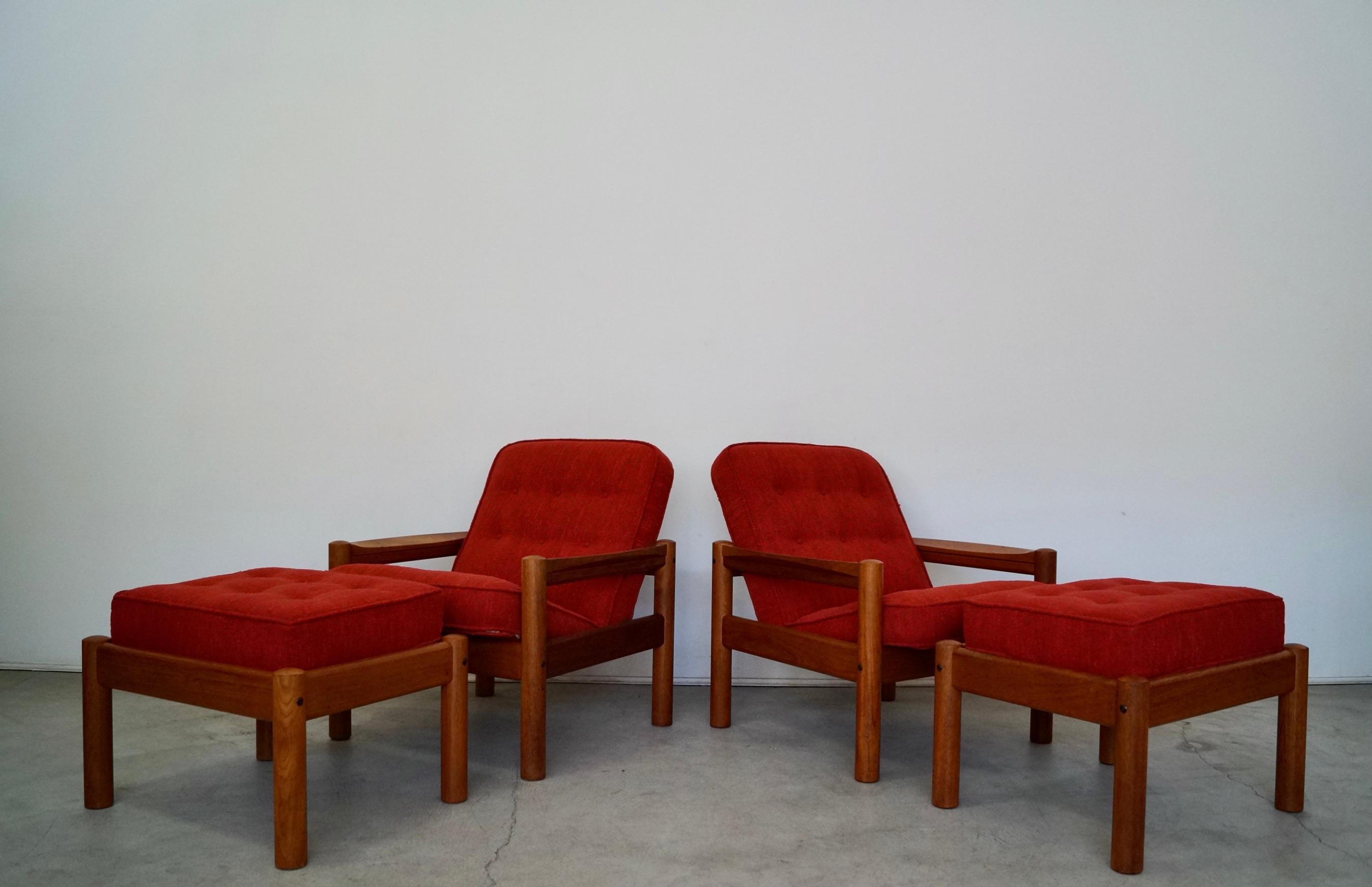 Mid-Century Modern Paire de fauteuils de salon danois modernes en teck des années 1970 par Domino Mobler en vente