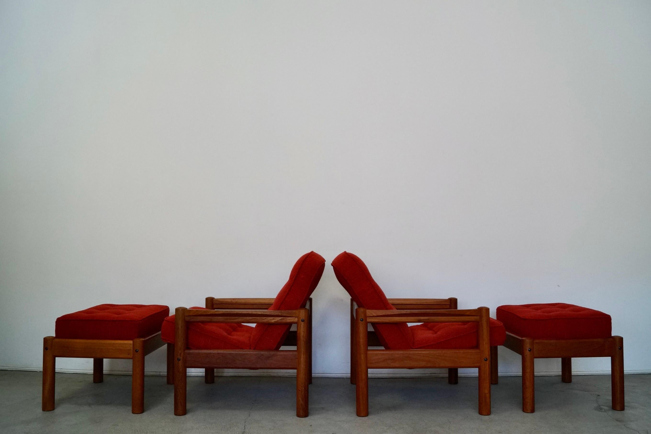 Danois Paire de fauteuils de salon danois modernes en teck des années 1970 par Domino Mobler en vente