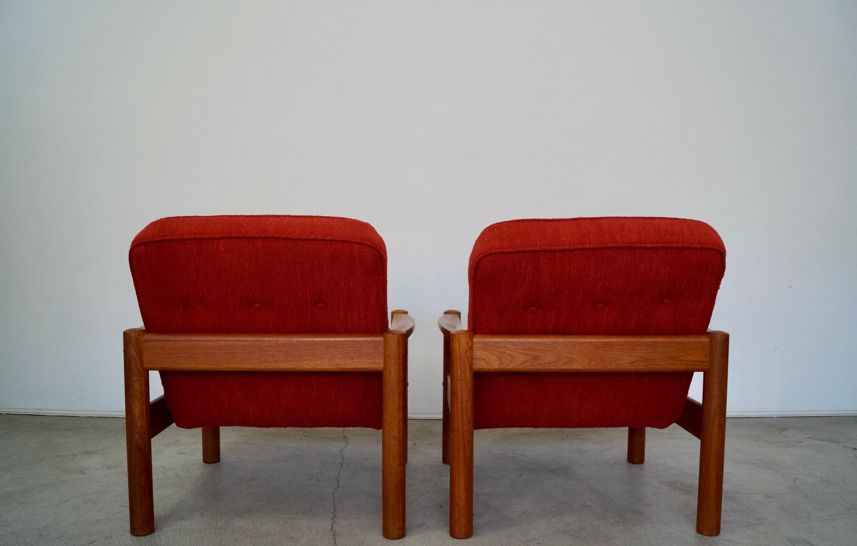 Paire de fauteuils de salon danois modernes en teck des années 1970 par Domino Mobler en vente 1