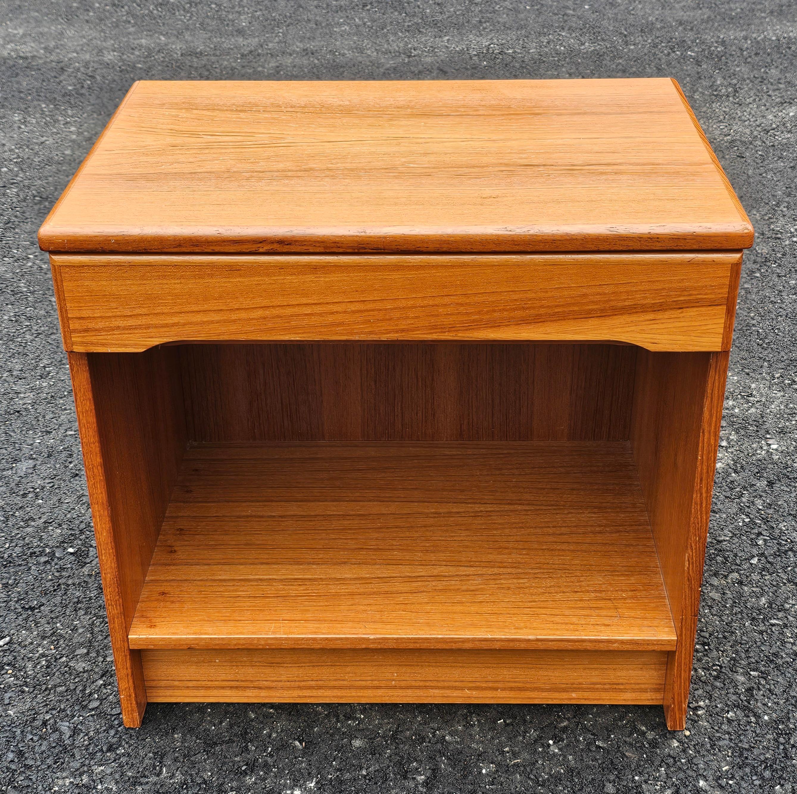 Table de chevet danoise moderne à un tiroir des années 1970 Bon état - En vente à Germantown, MD