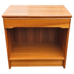 1970er Danish Modern Teak Nachttisch mit einer Schublade