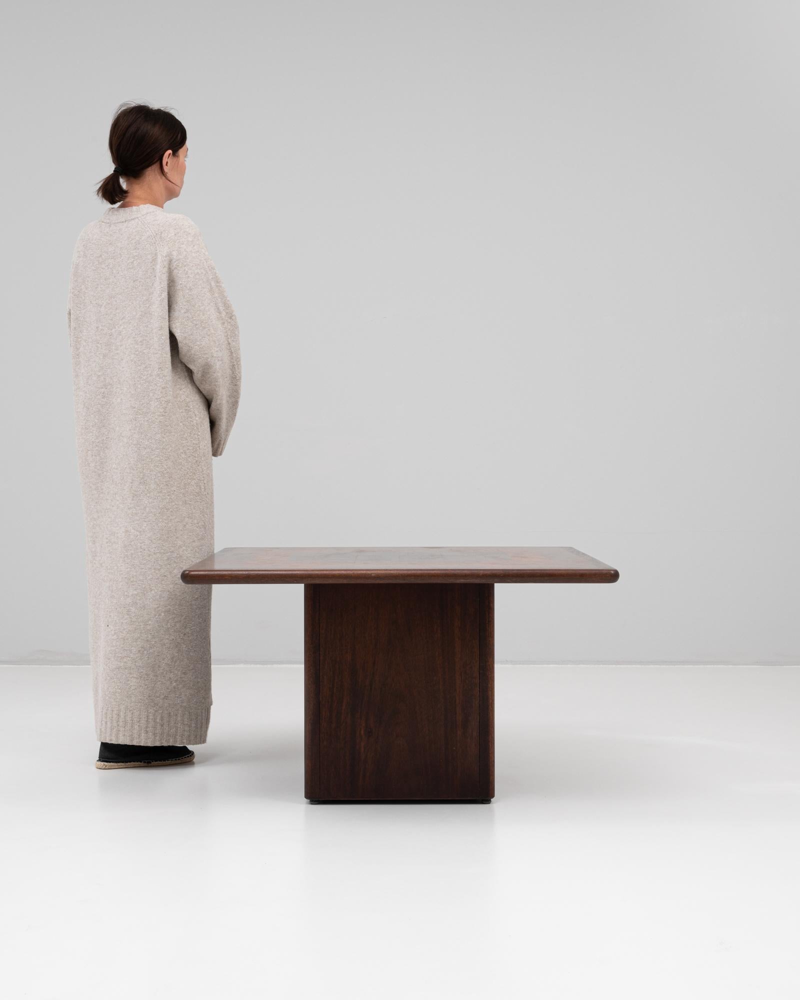 Moderne Table basse à piédestal moderniste danoise des années 1970 en vente