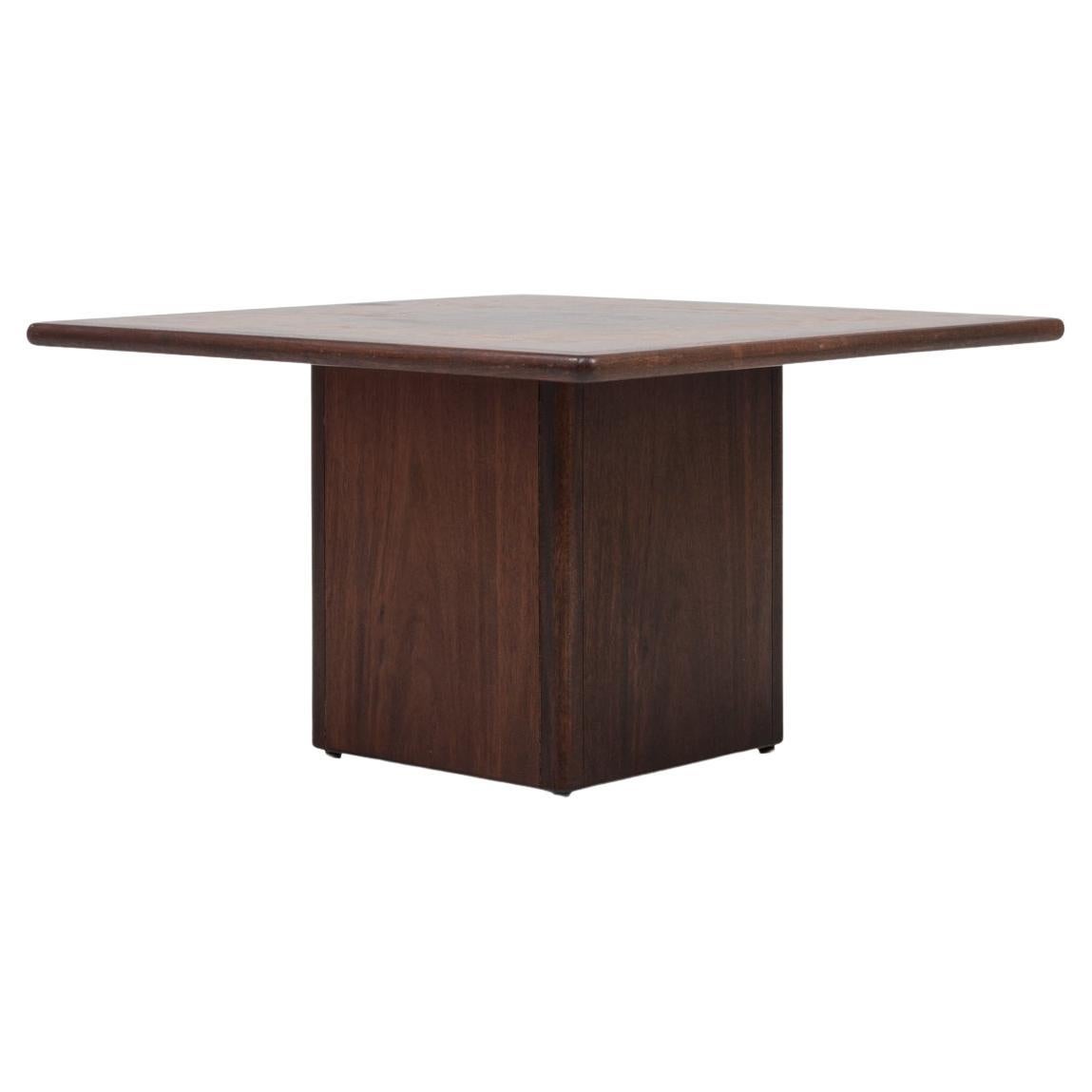 Table basse à piédestal moderniste danoise des années 1970 en vente