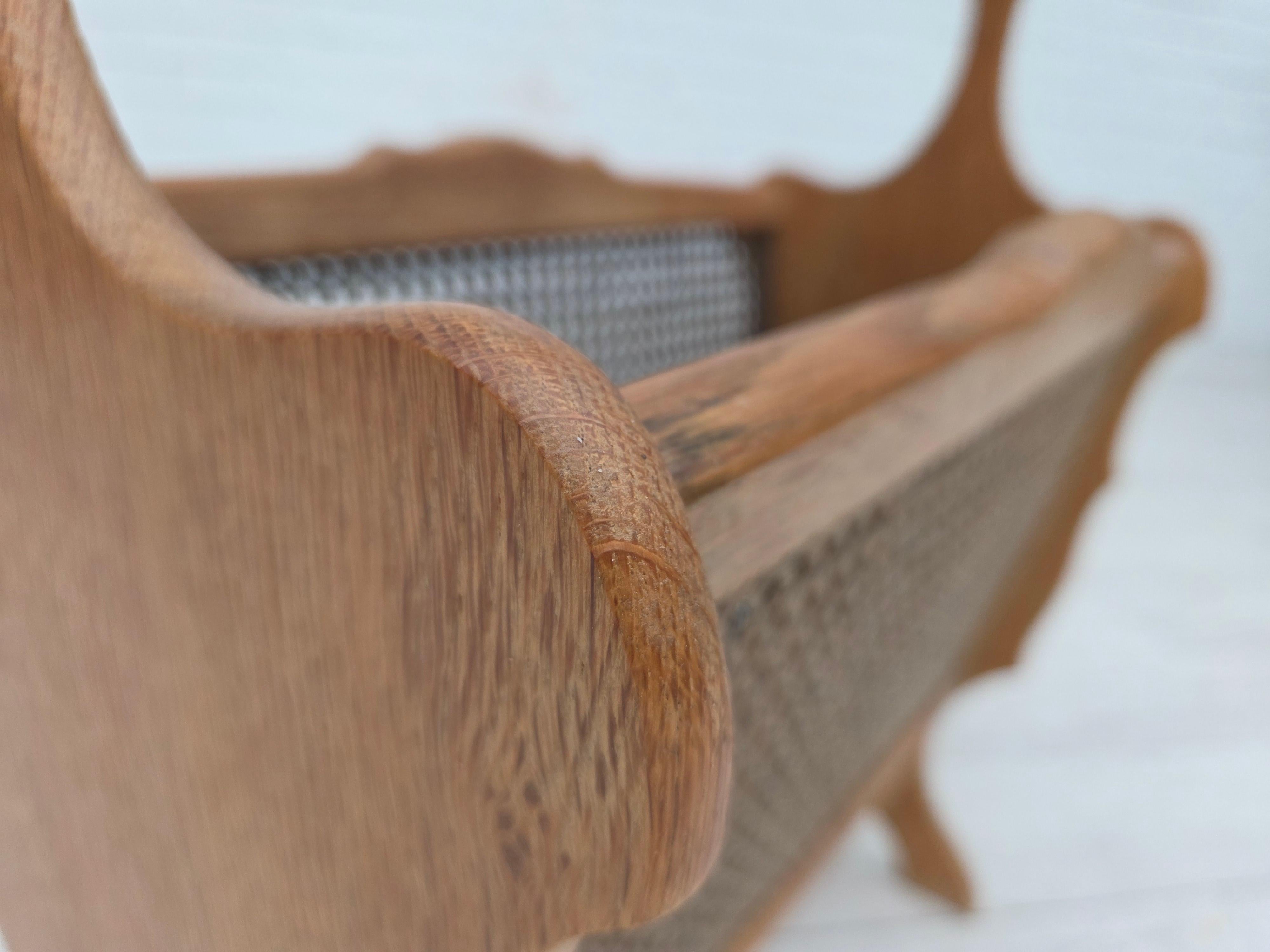 1970s, Danish newspaper holder, solid oak wood, furniture mesh. For Sale 5