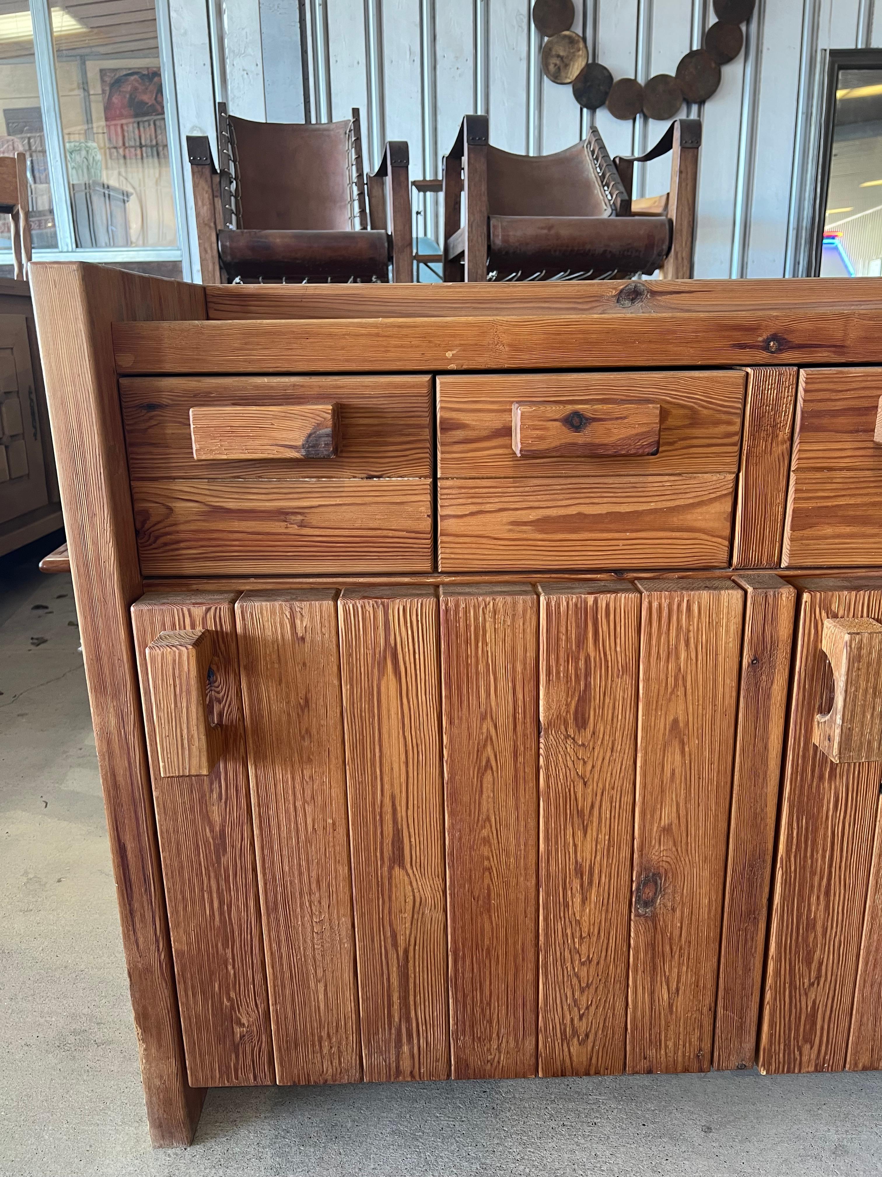 1970’s Danish Pine Sideboard In Good Condition For Sale In Chicago, IL