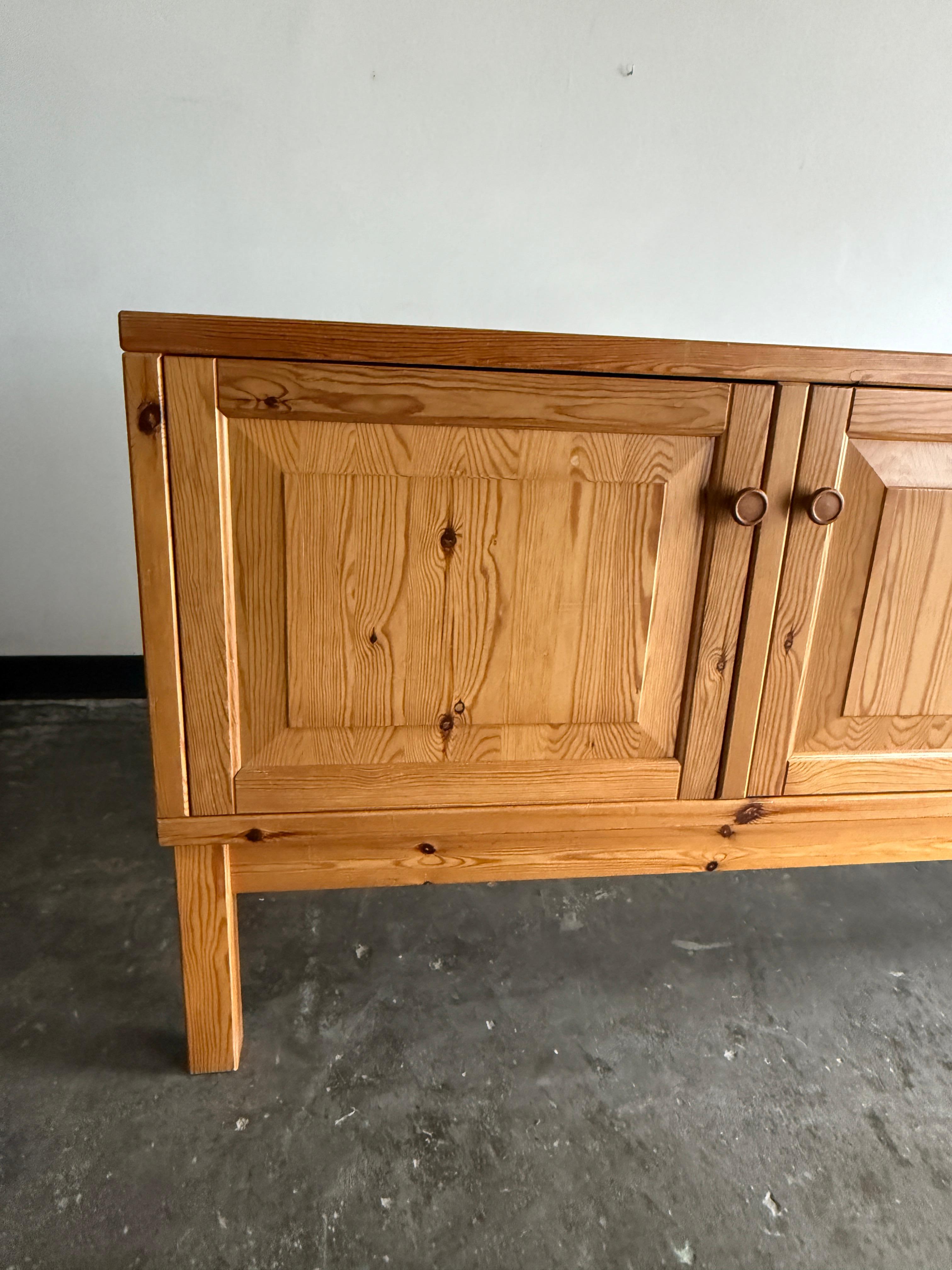 Danese Credenza in pino danese degli anni '70 in vendita