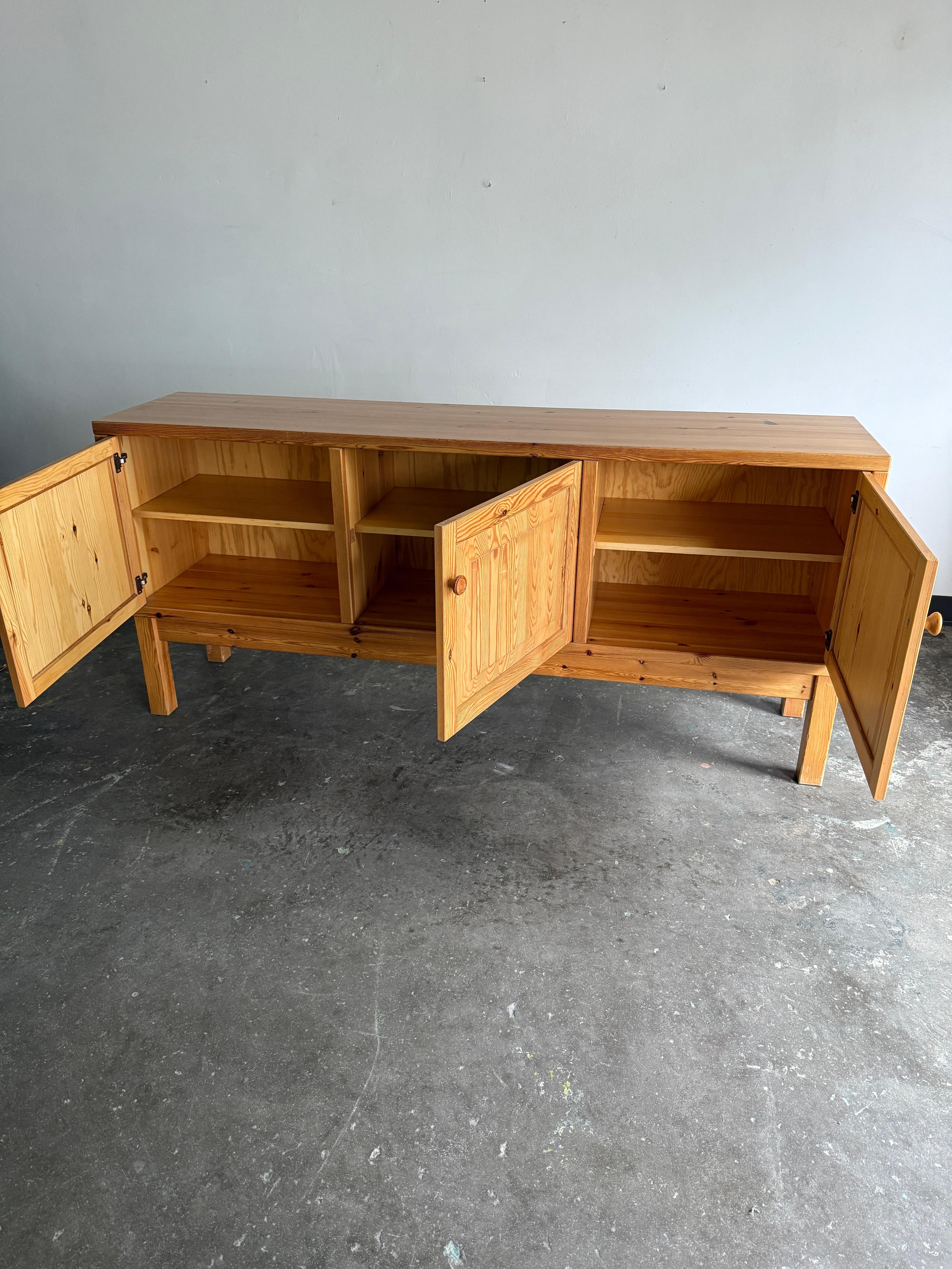 Pino Credenza in pino danese degli anni '70 in vendita