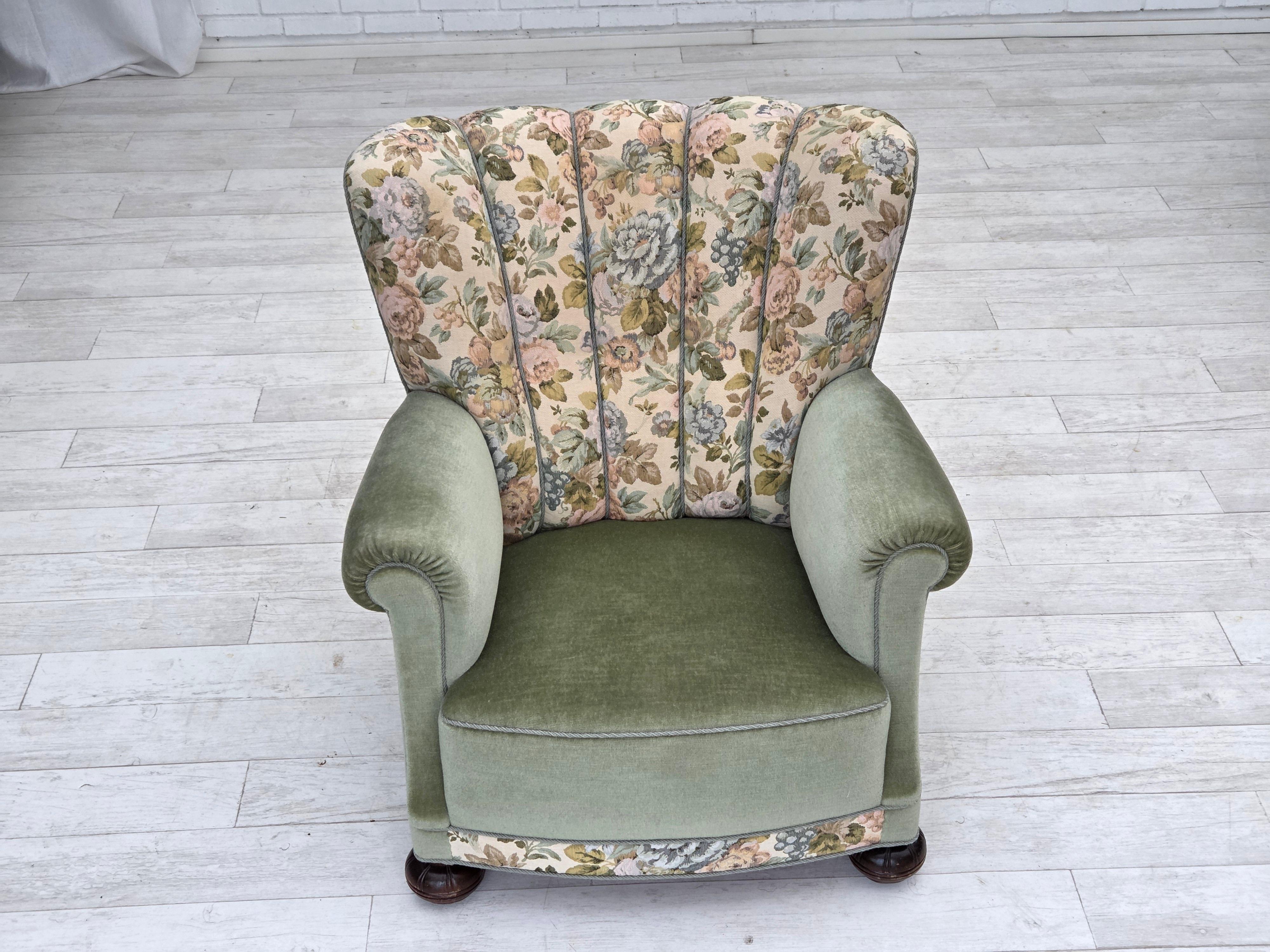 Fauteuil de détente danois des années 1970, velours de mobilier vert, état original en vente 3