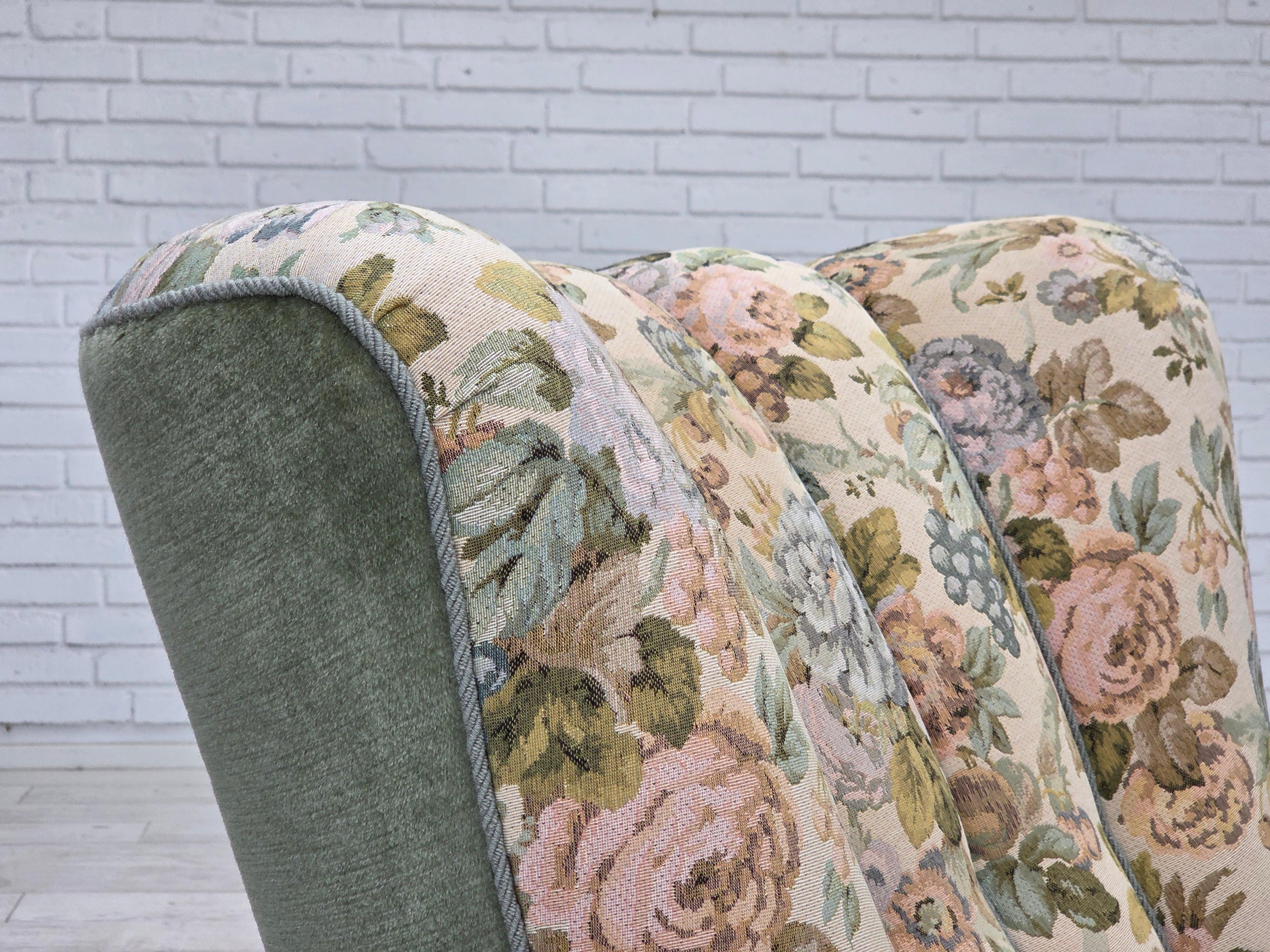 Fauteuil de détente danois des années 1970, velours de mobilier vert, état original Bon état - En vente à Tarm, 82
