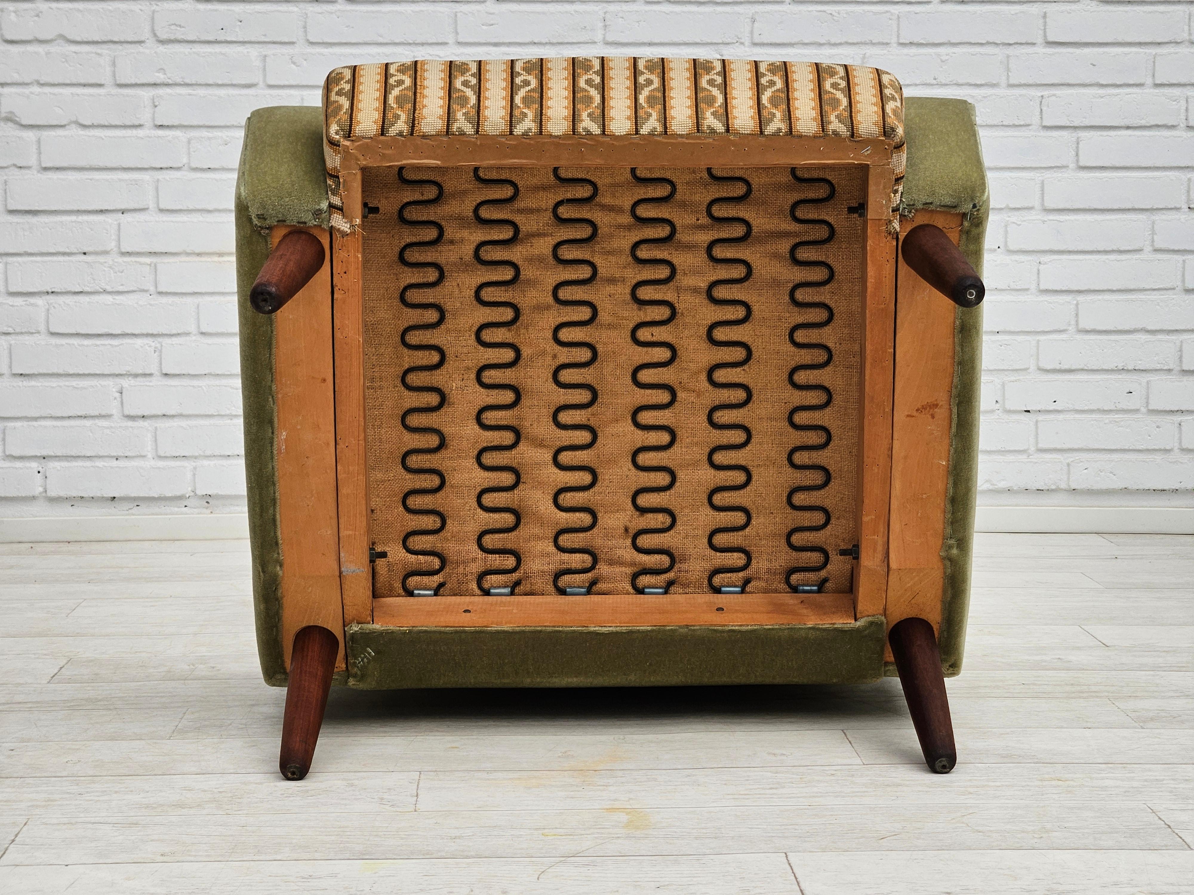 1970s, Danish relax chair, original condition, furniture velour, woven fabric. For Sale 10