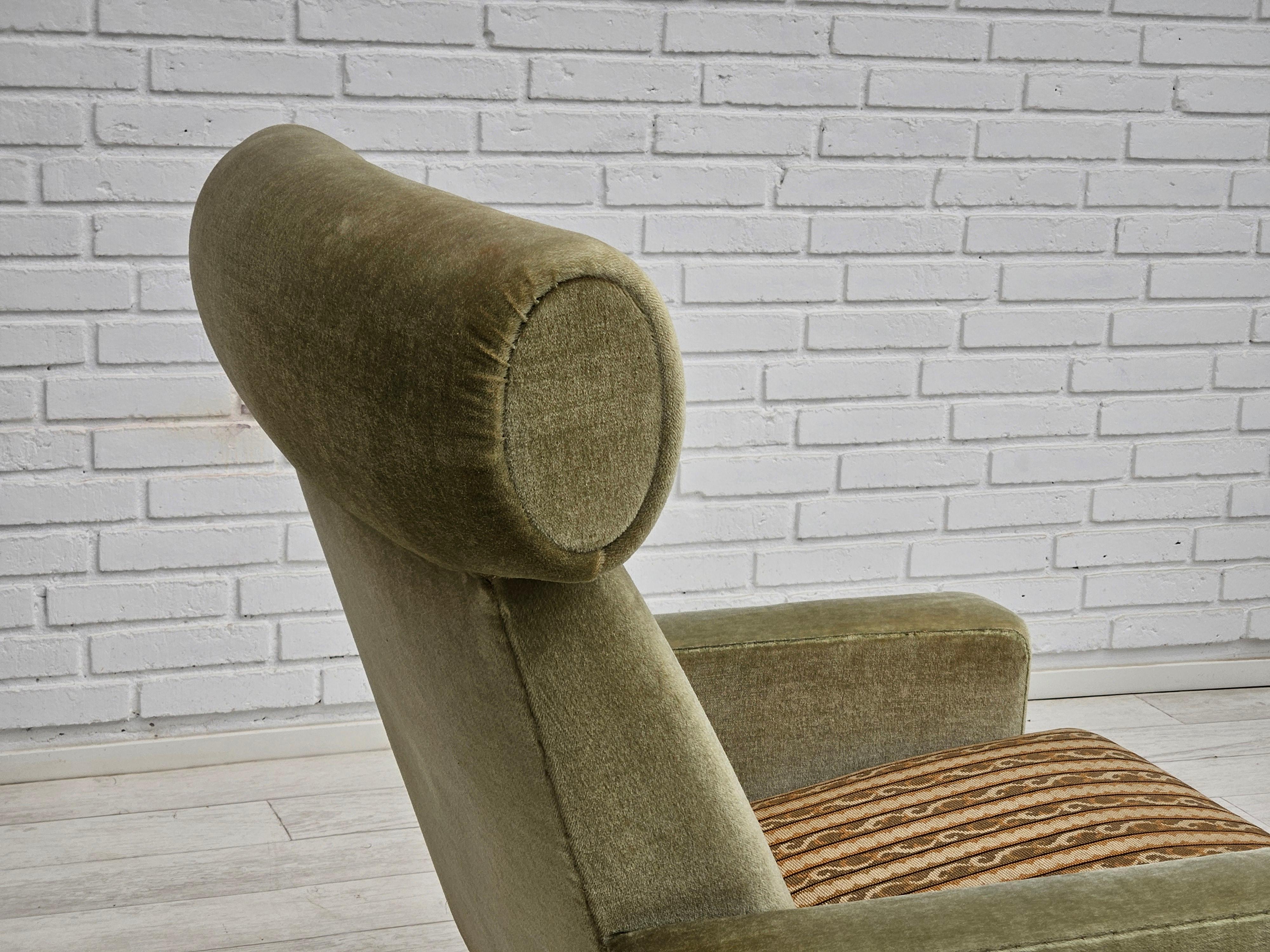 1970s, Danish relax chair, original condition, furniture velour, woven fabric. For Sale 14