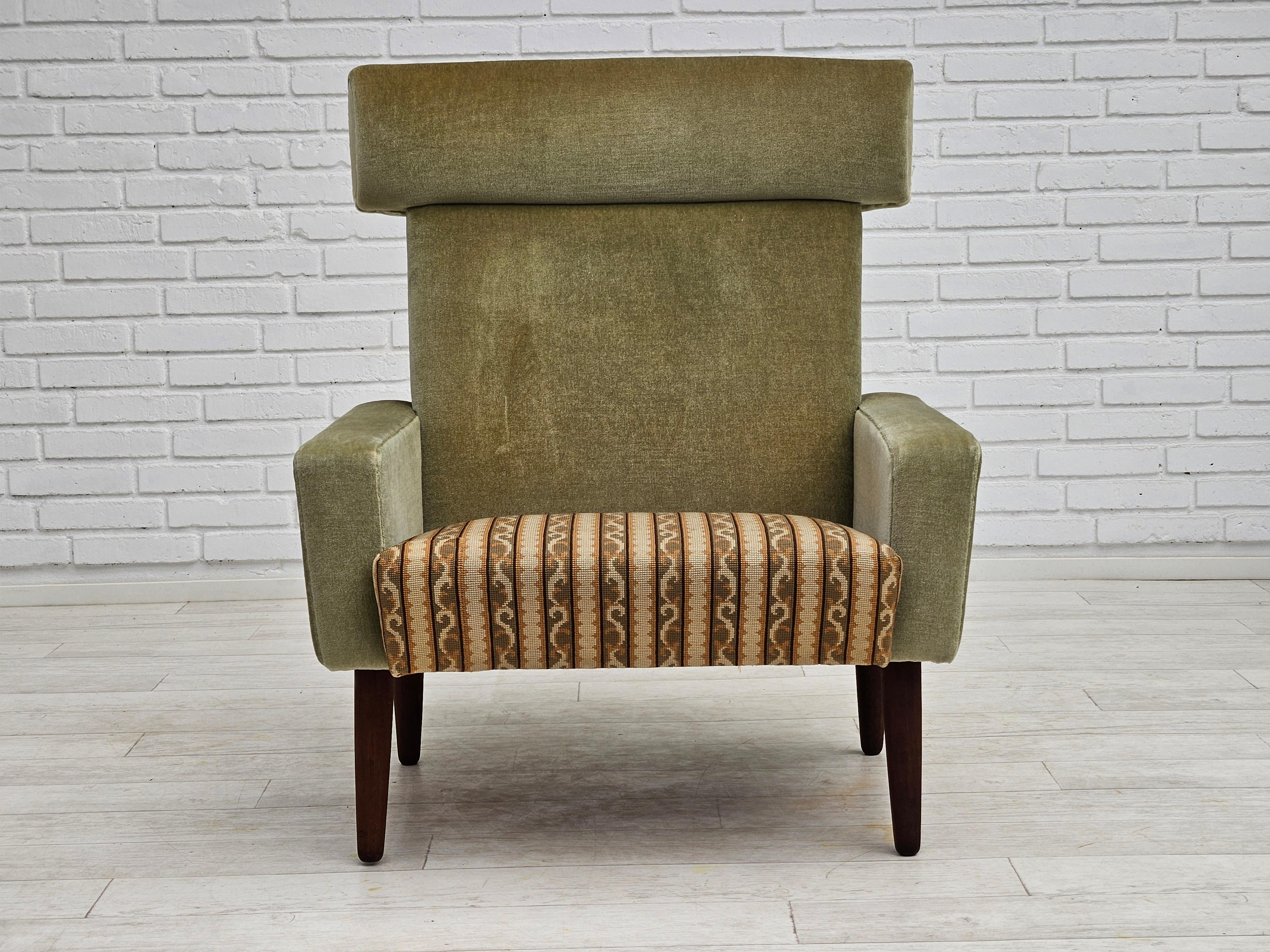 Scandinavian Modern 1970s, Danish relax chair, original condition, furniture velour, woven fabric. For Sale