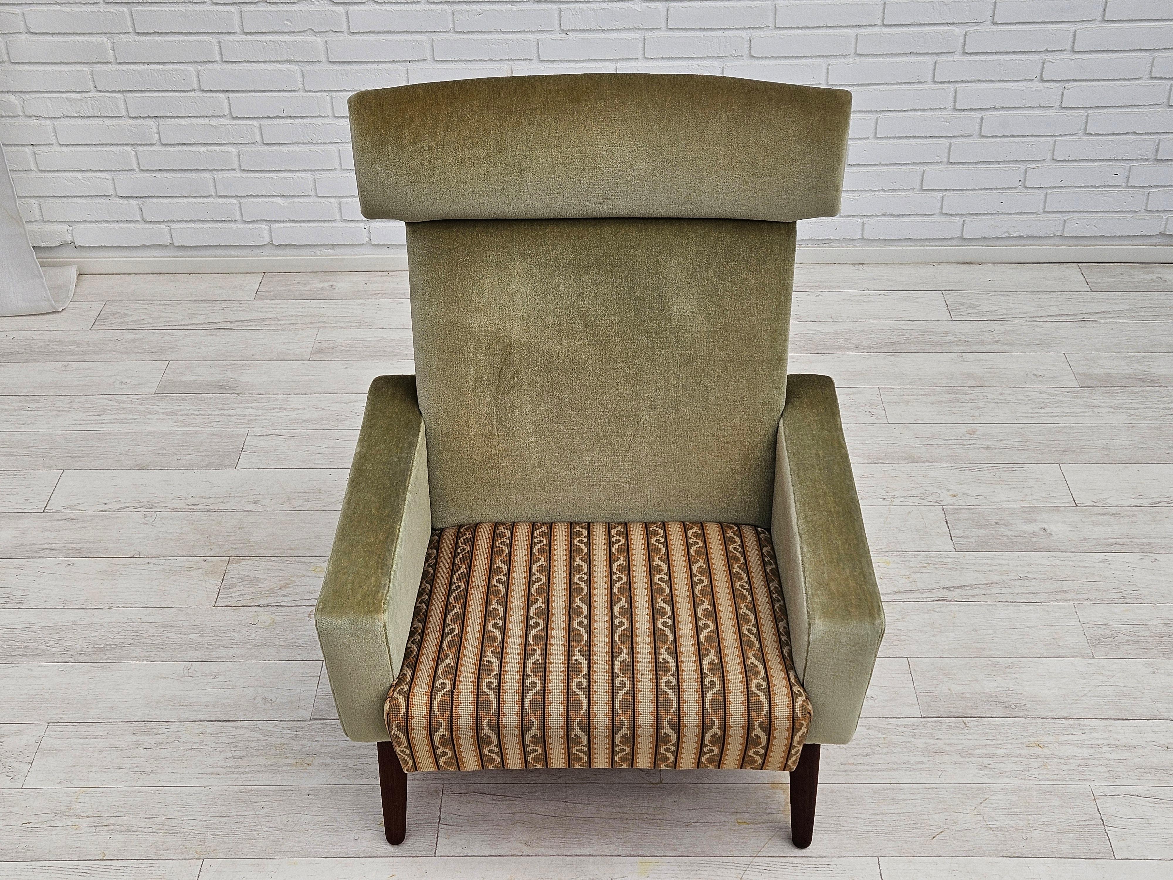 1970s, Danish relax chair, original condition, furniture velour, woven fabric. In Good Condition For Sale In Tarm, 82