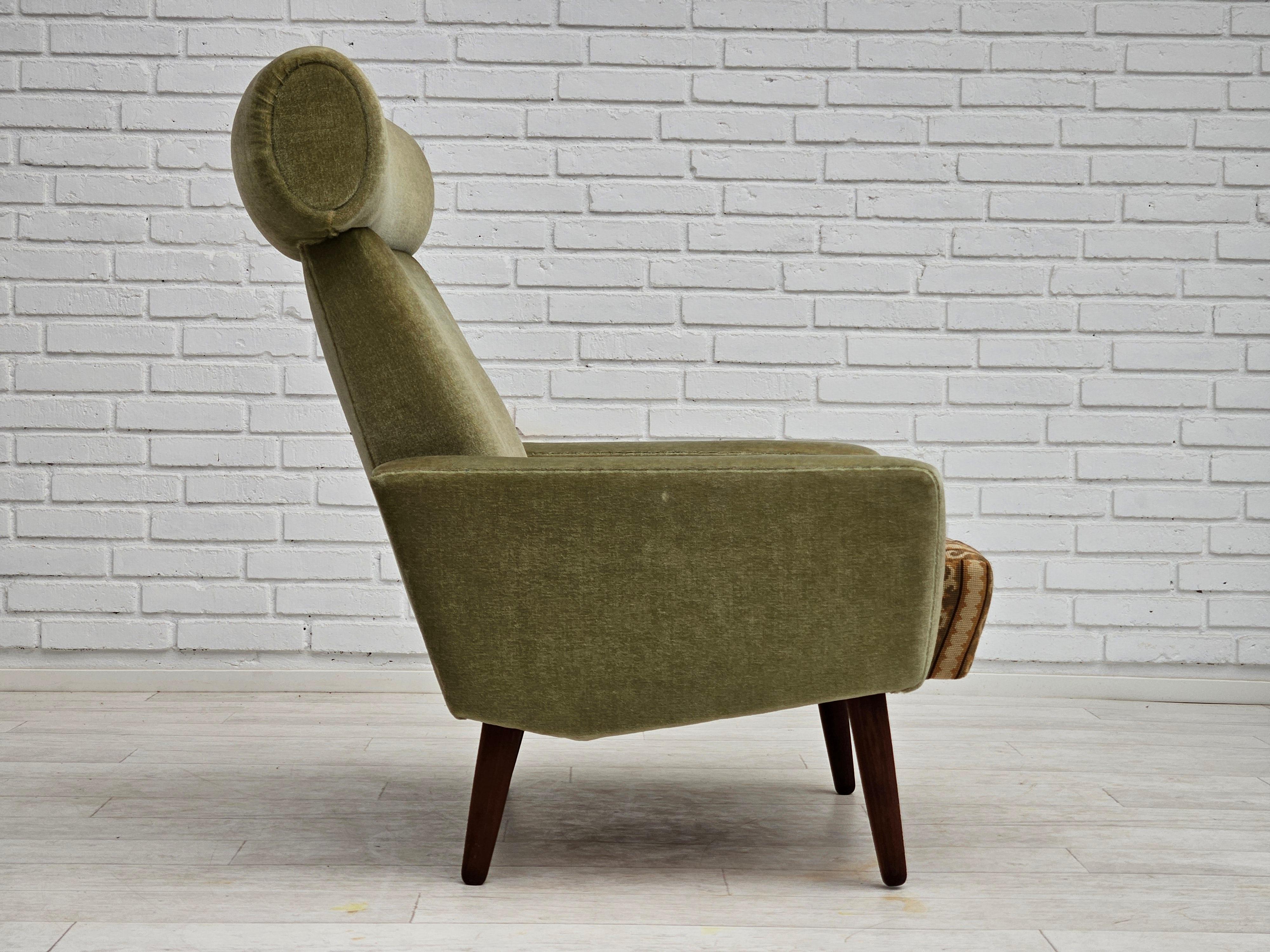 Mid-20th Century 1970s, Danish relax chair, original condition, furniture velour, woven fabric. For Sale