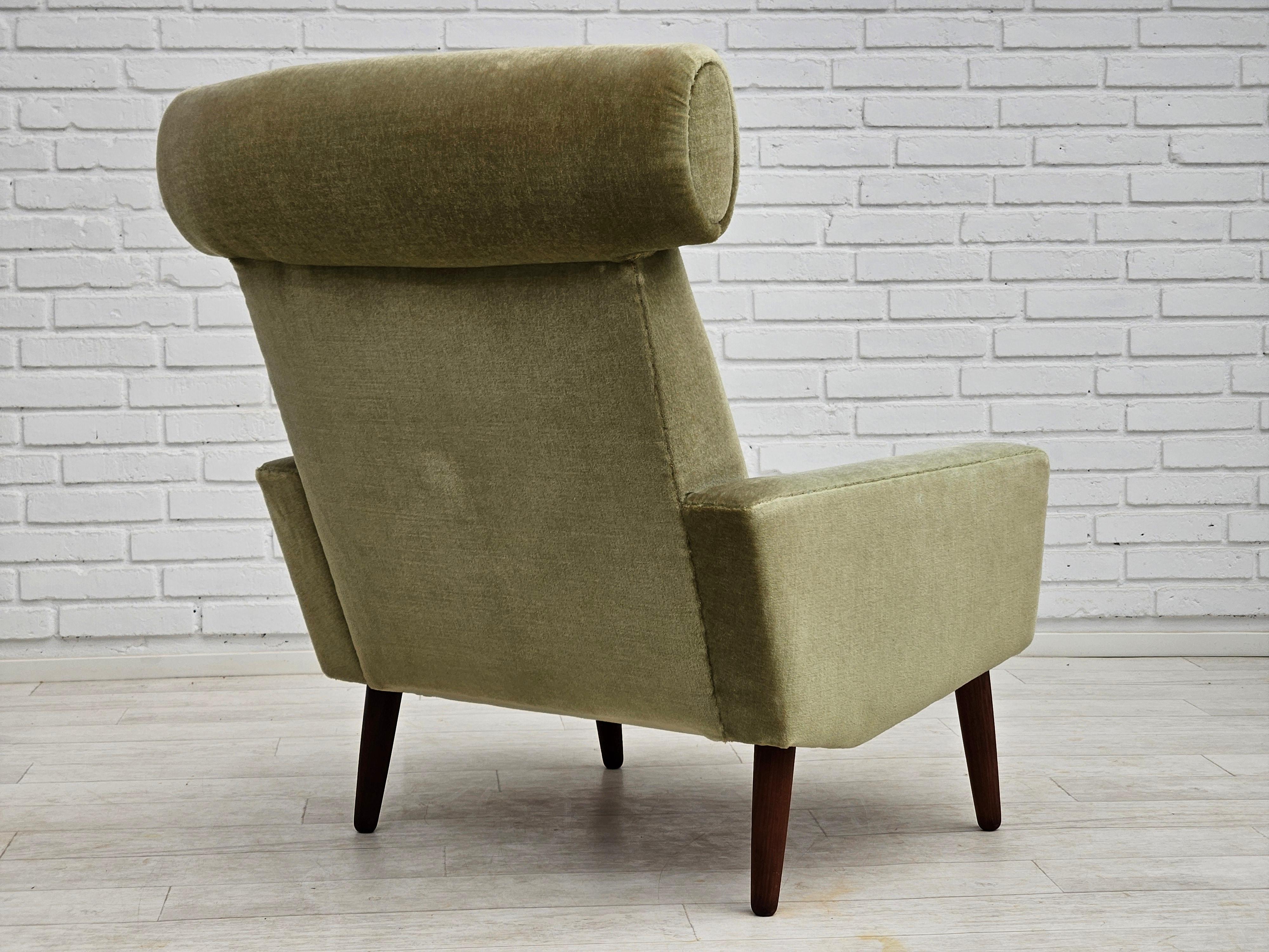 Wool 1970s, Danish relax chair, original condition, furniture velour, woven fabric. For Sale