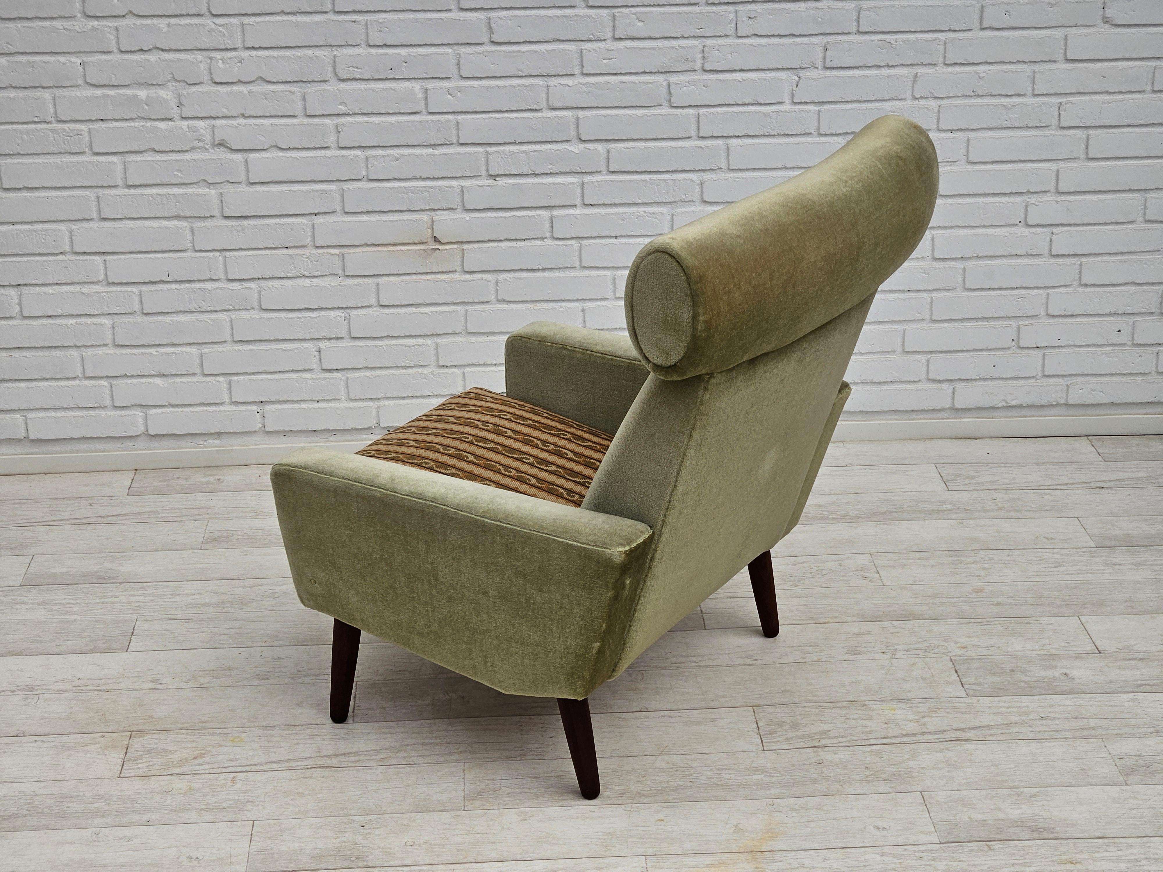 1970s, Danish relax chair, original condition, furniture velour, woven fabric. For Sale 2