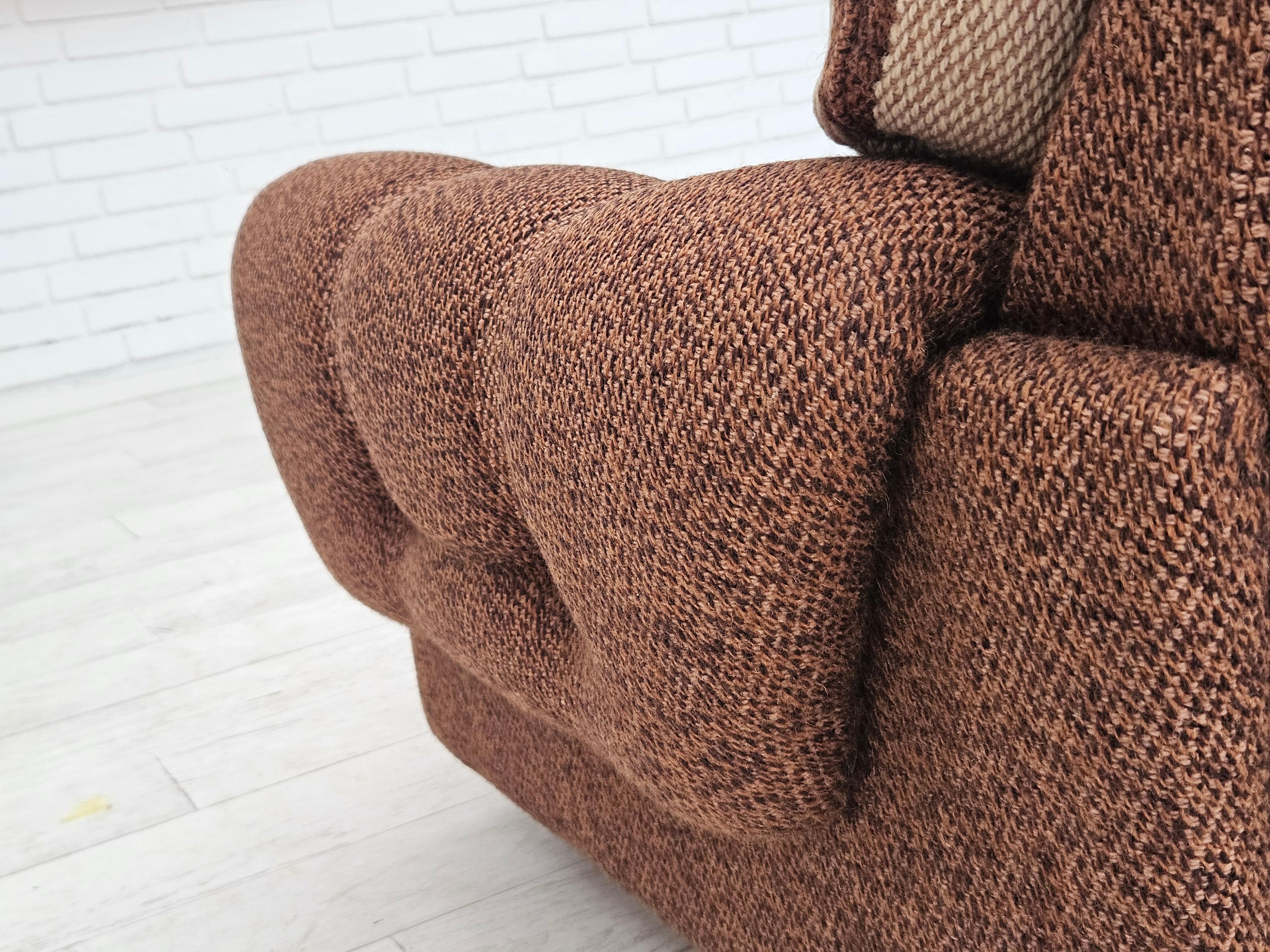 1970s, Danish relax chair, original wool upholstery, very good condition. For Sale 4