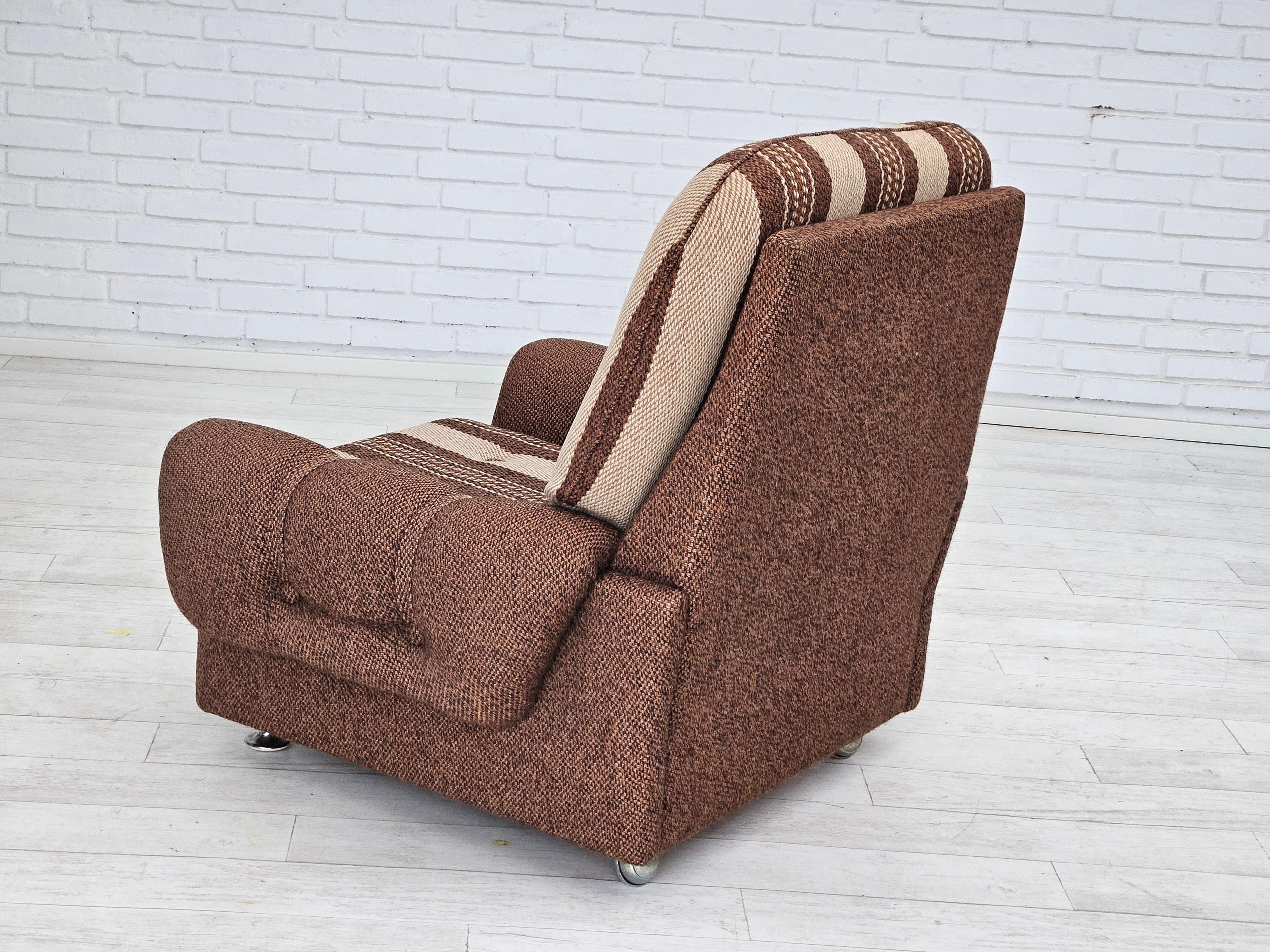 1970s, Danish relax chair, original wool upholstery, very good condition. For Sale 14