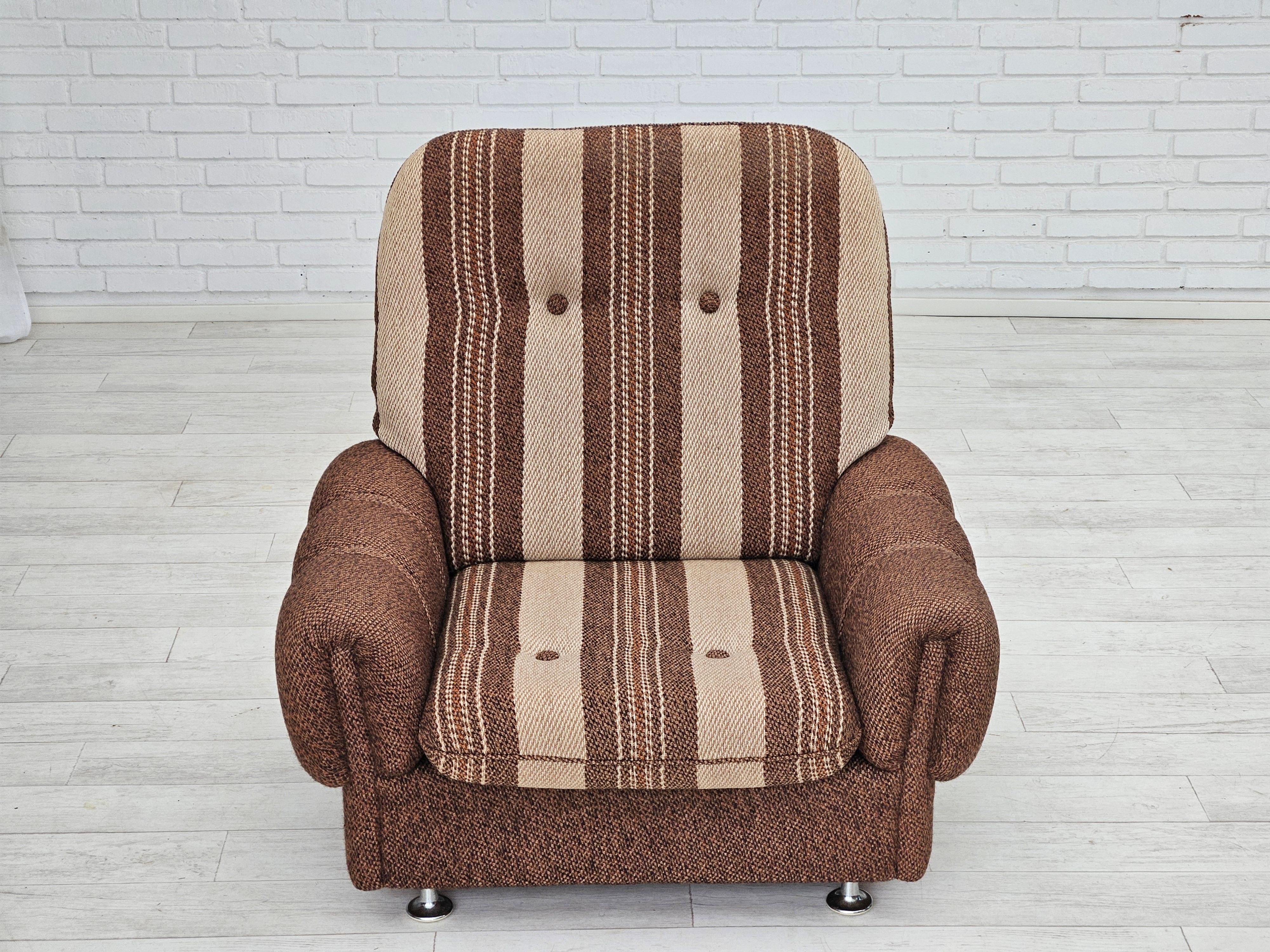Scandinavo moderno Anni '70, poltrona relax danese, imbottitura originale in lana, ottime condizioni. in vendita