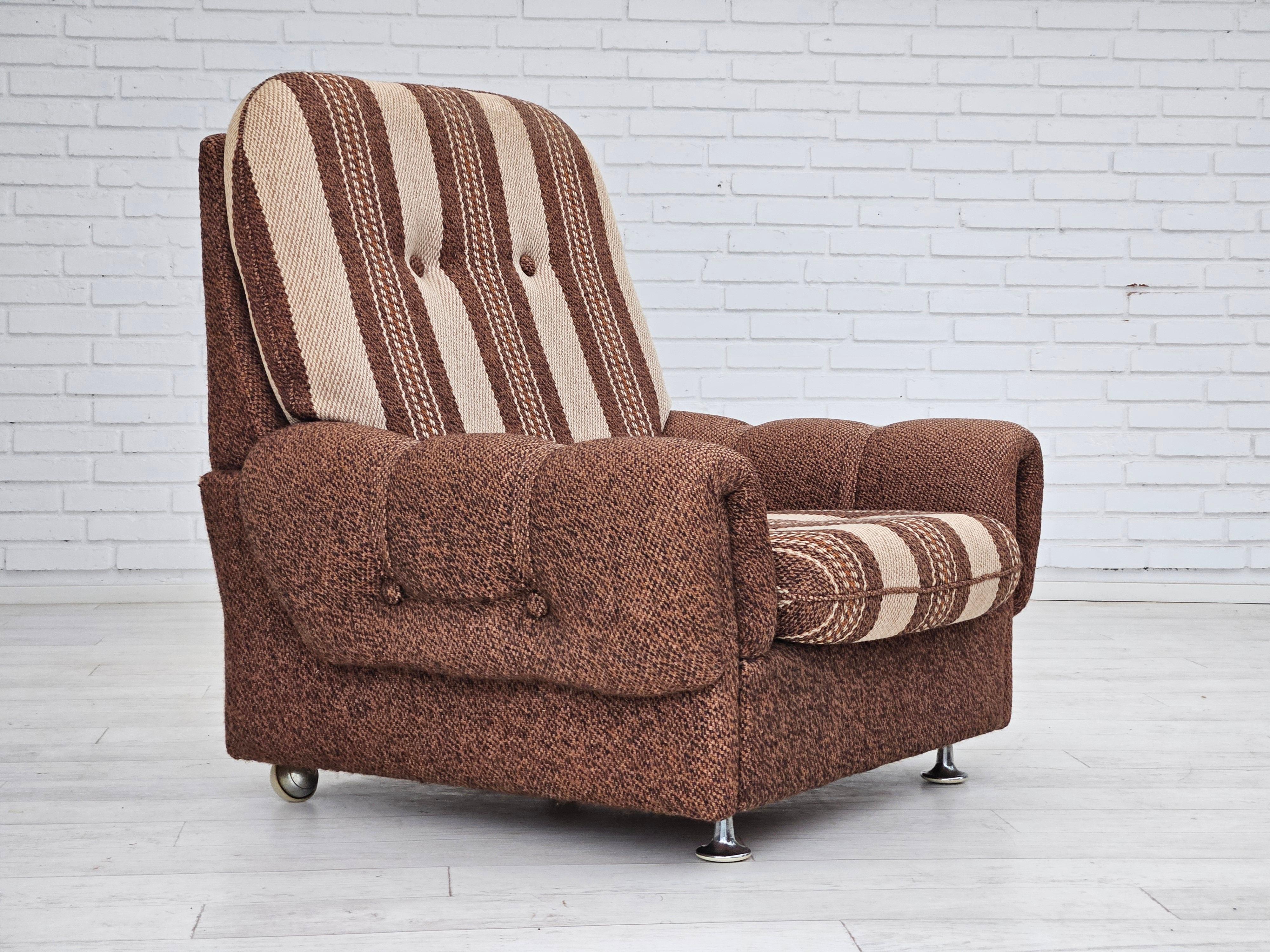 1970s, Danish relax chair, original wool upholstery, very good condition. In Good Condition For Sale In Tarm, 82