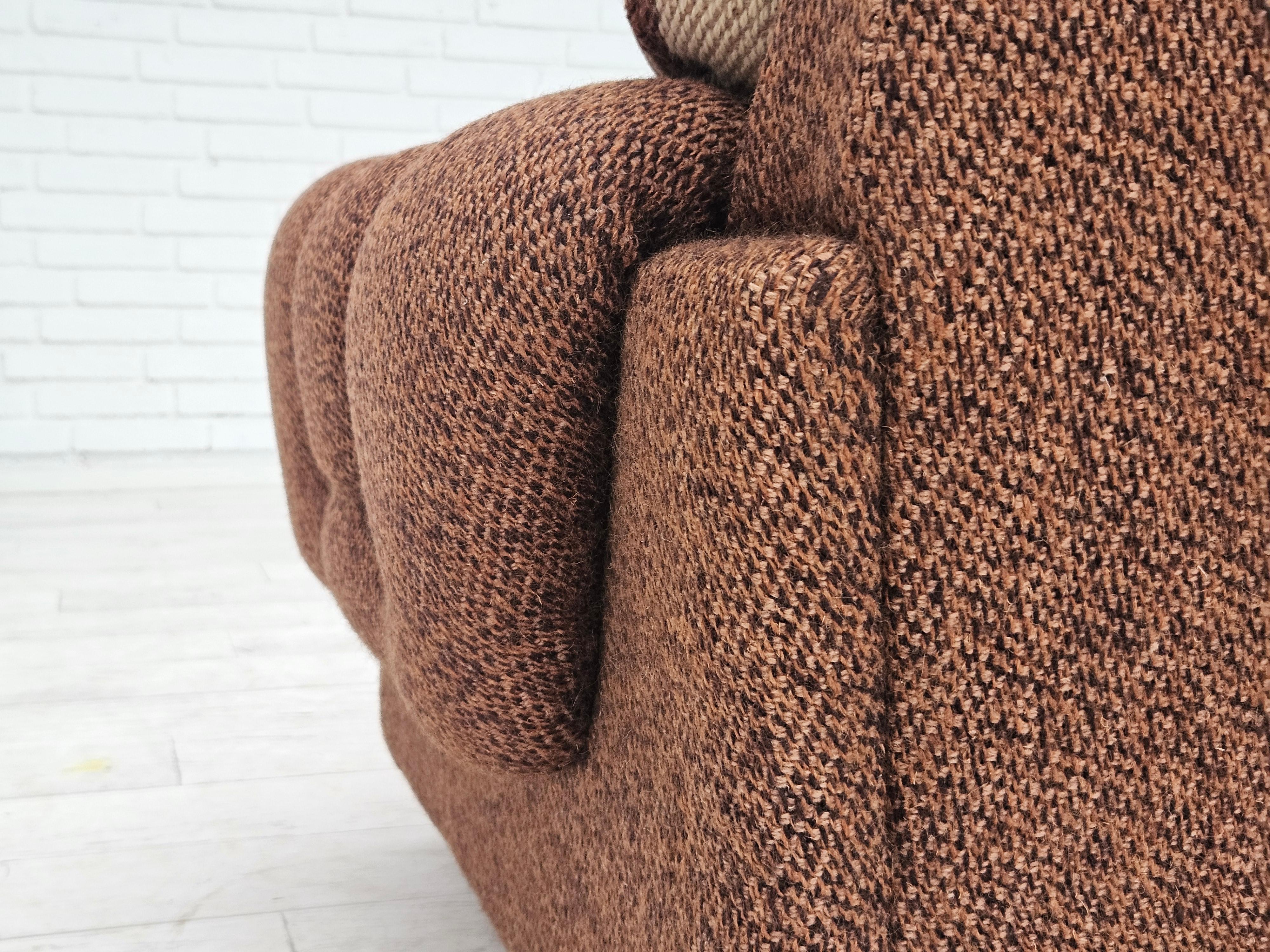 1970s, Danish relax chair, original wool upholstery, very good condition. For Sale 2