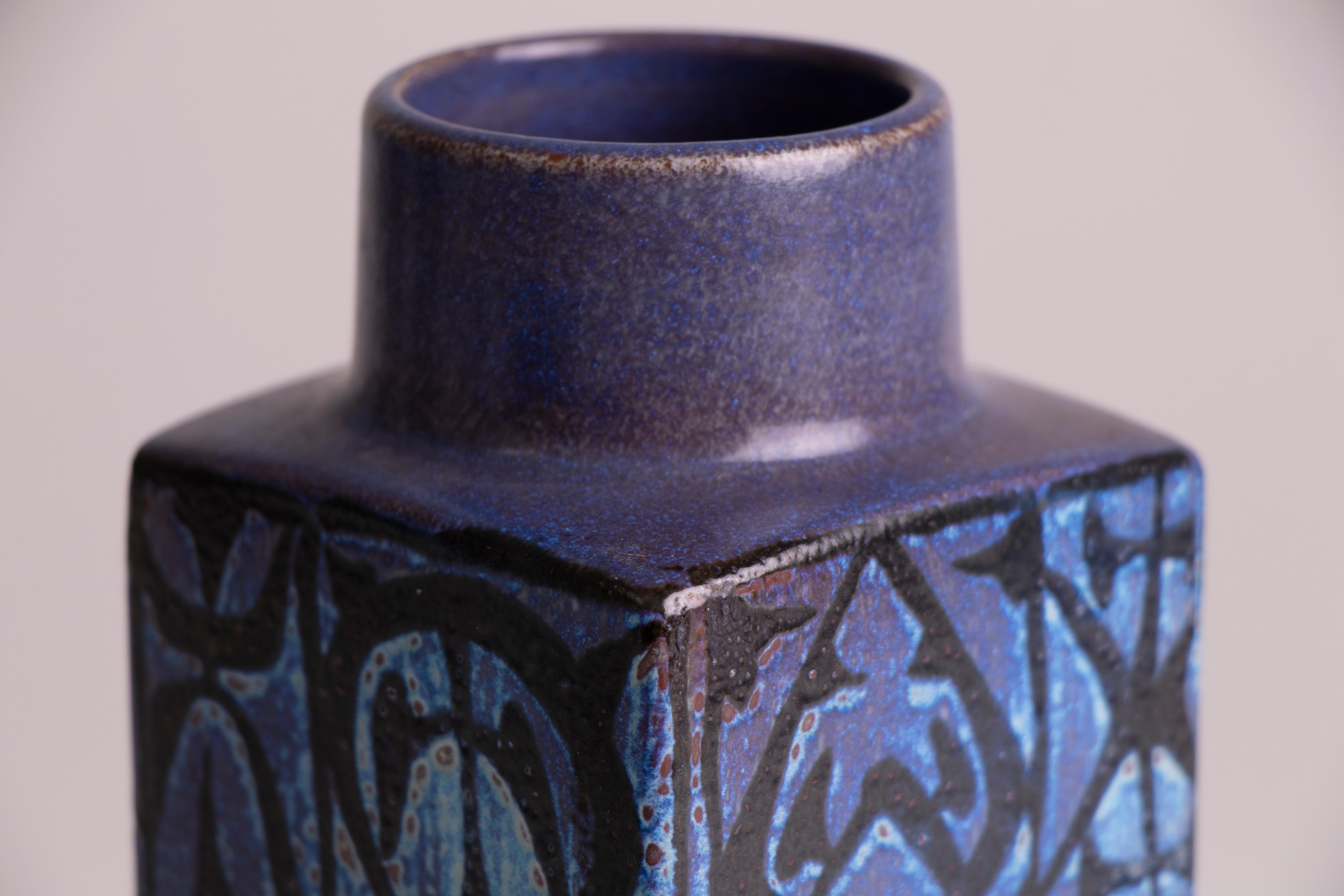 1970s Danish Scandinavian Nils Thorsson Royal Copenhagen Blue Baca Vase In Good Condition In London, GB