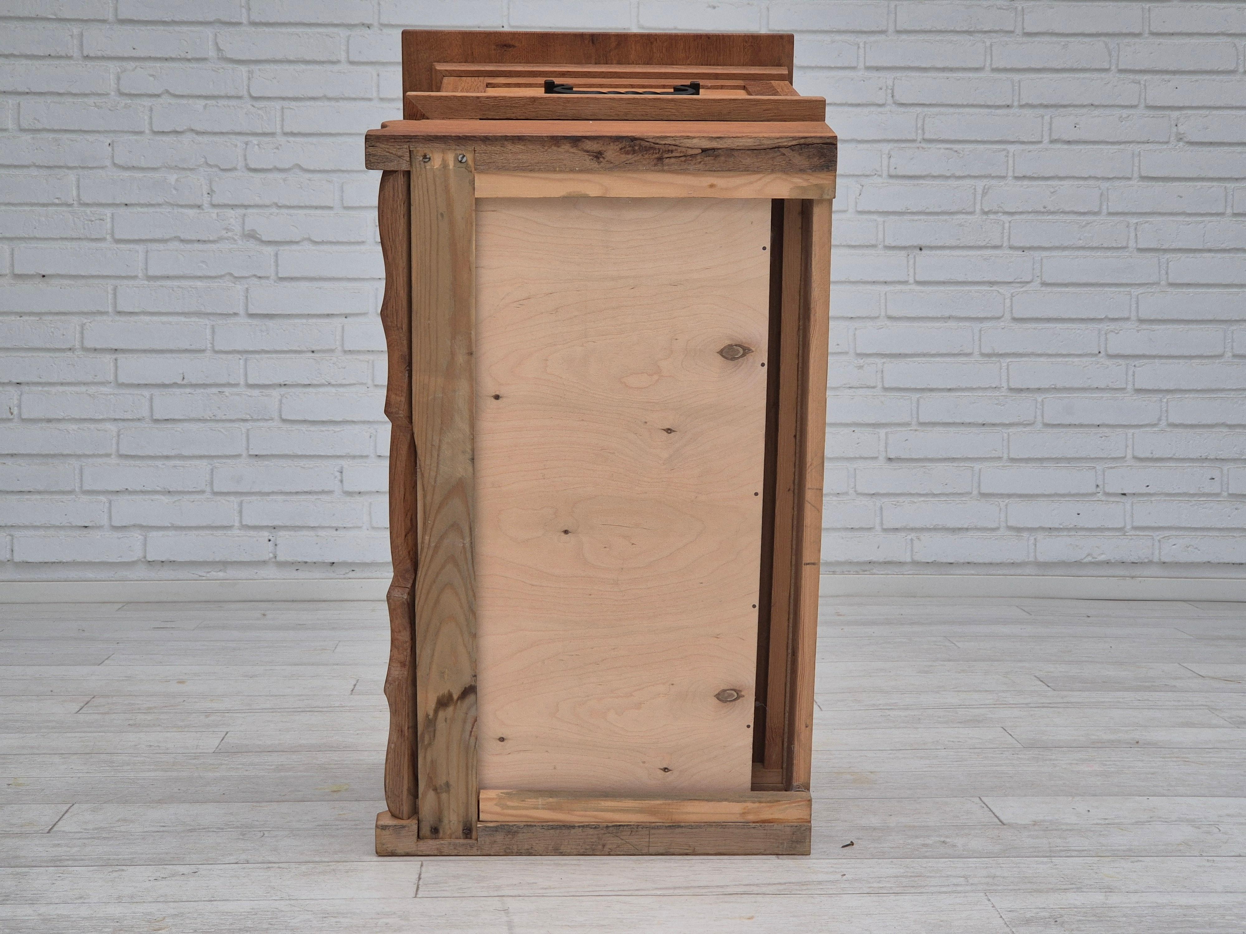 Anni '70, scatola laterale danese con cassetto, in legno massiccio di Oak. in vendita 5