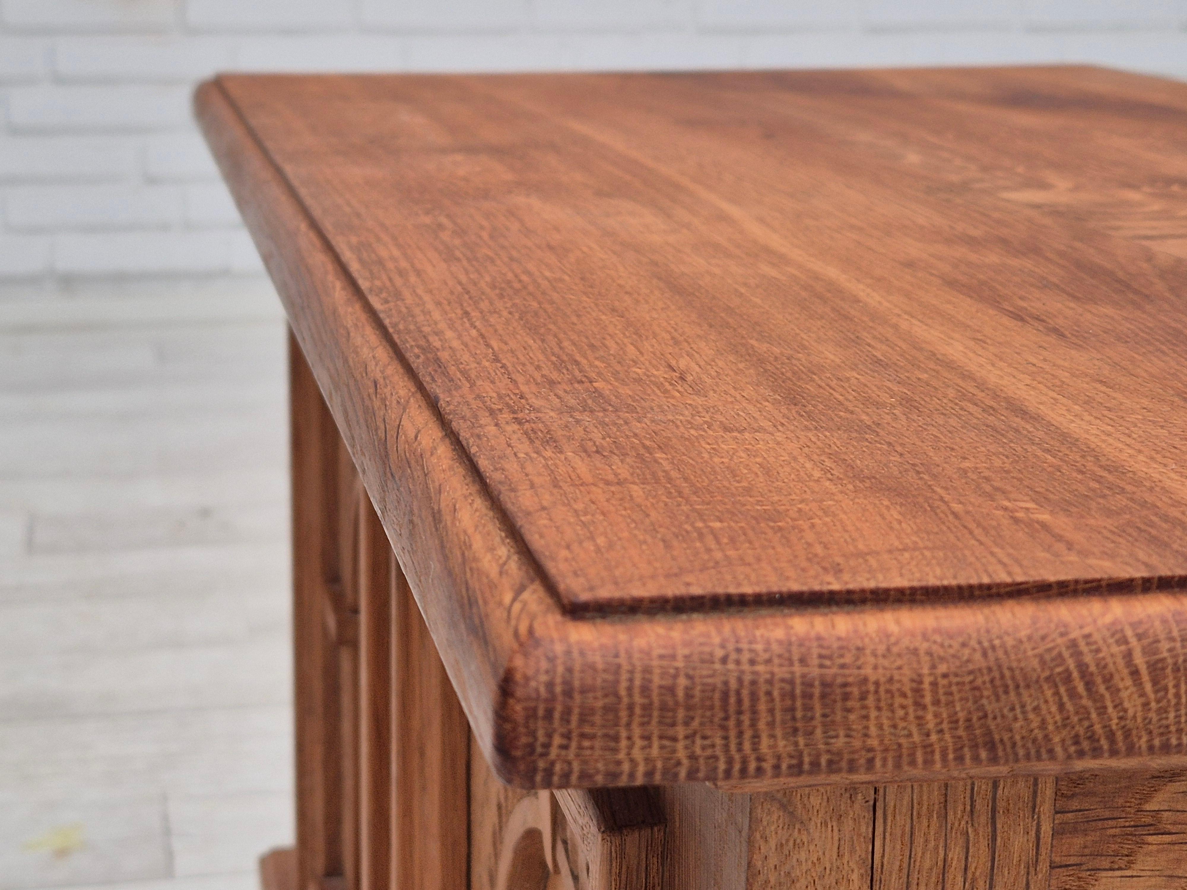 Anni '70, scatola laterale danese con cassetto, in legno massiccio di Oak. in vendita 9