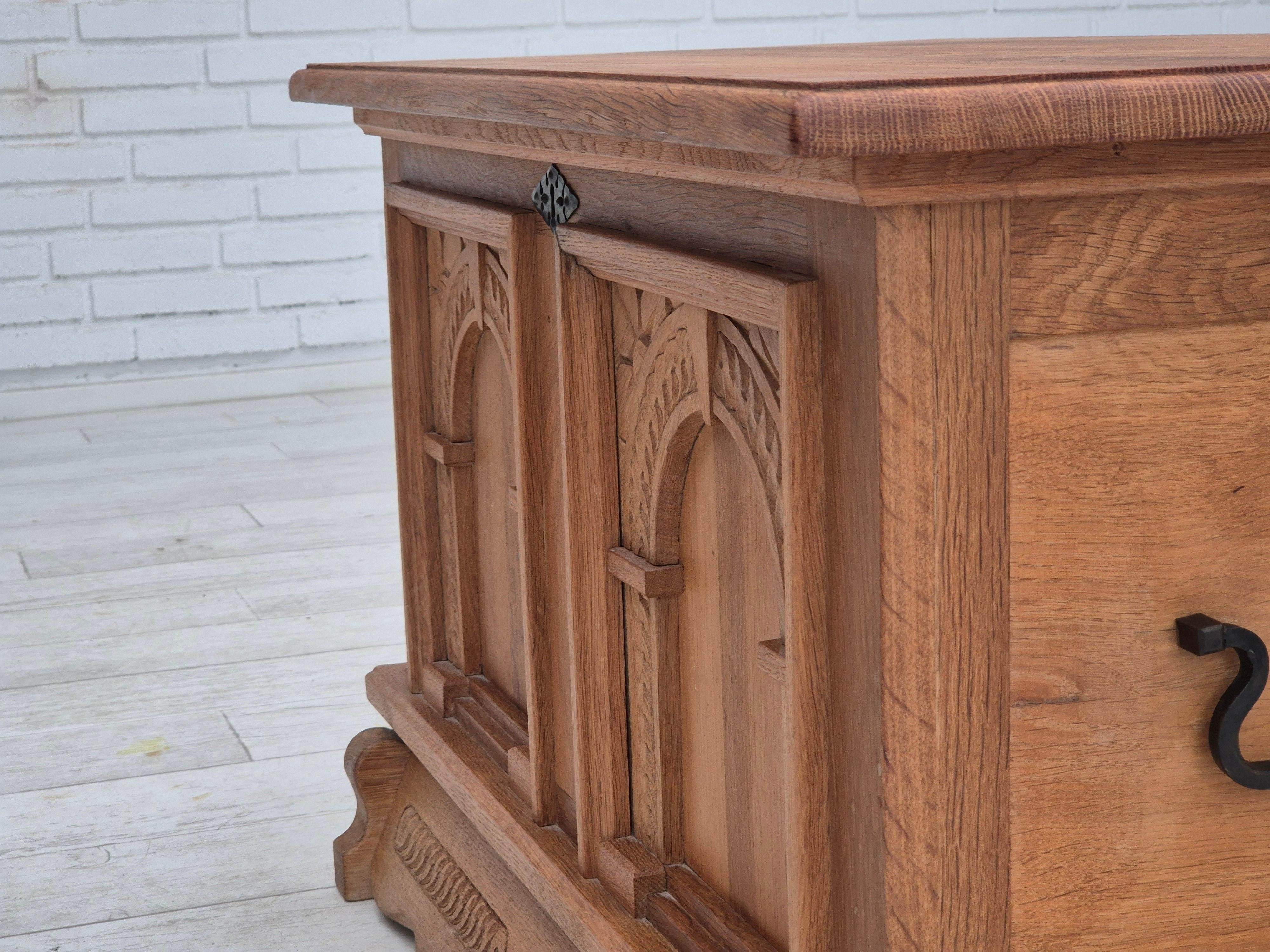 Anni '70, scatola laterale danese con cassetto, in legno massiccio di Oak. in vendita 10