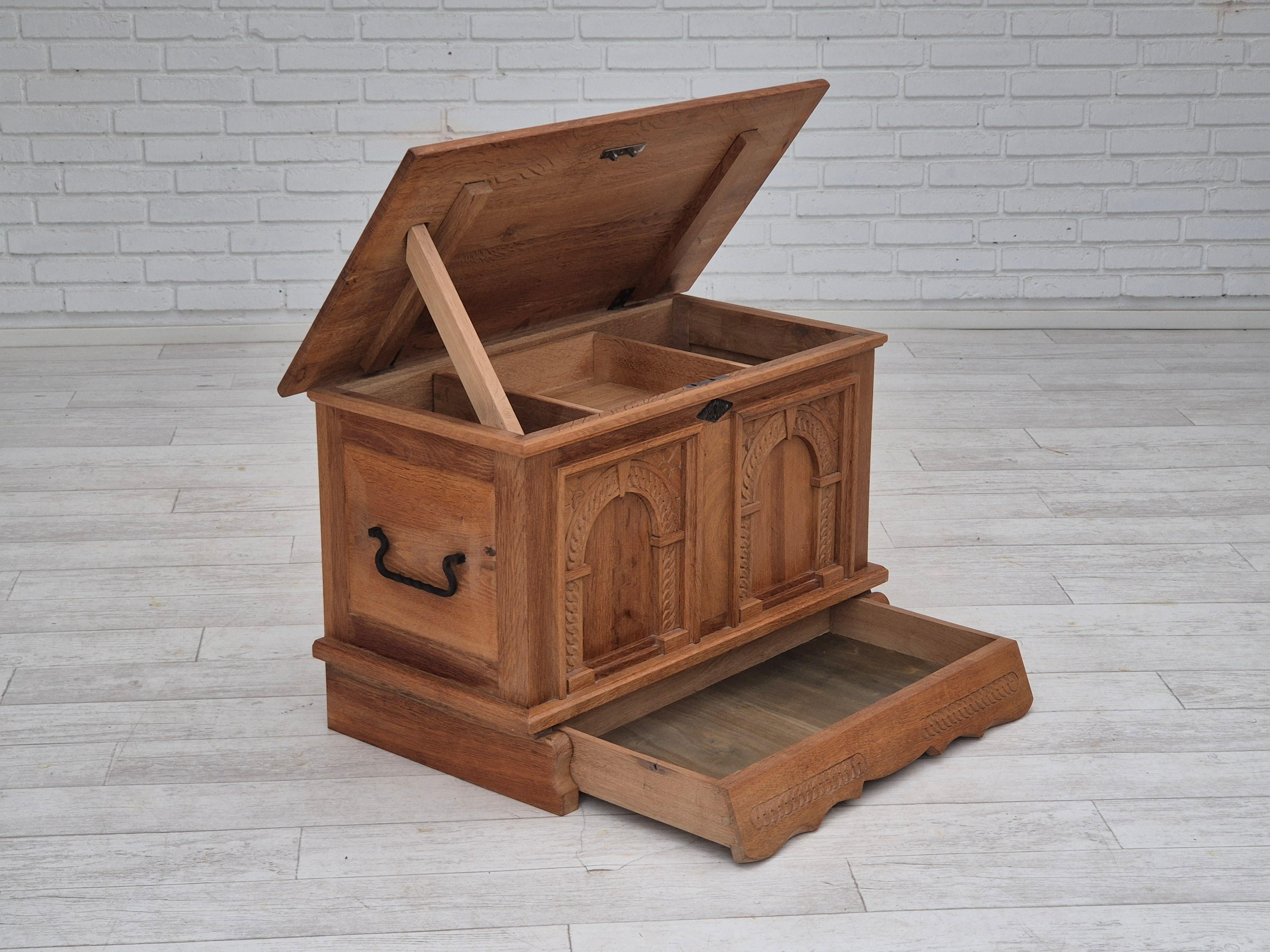 Anni '70, scatola laterale danese con cassetto, in legno massiccio di Oak. in vendita 12