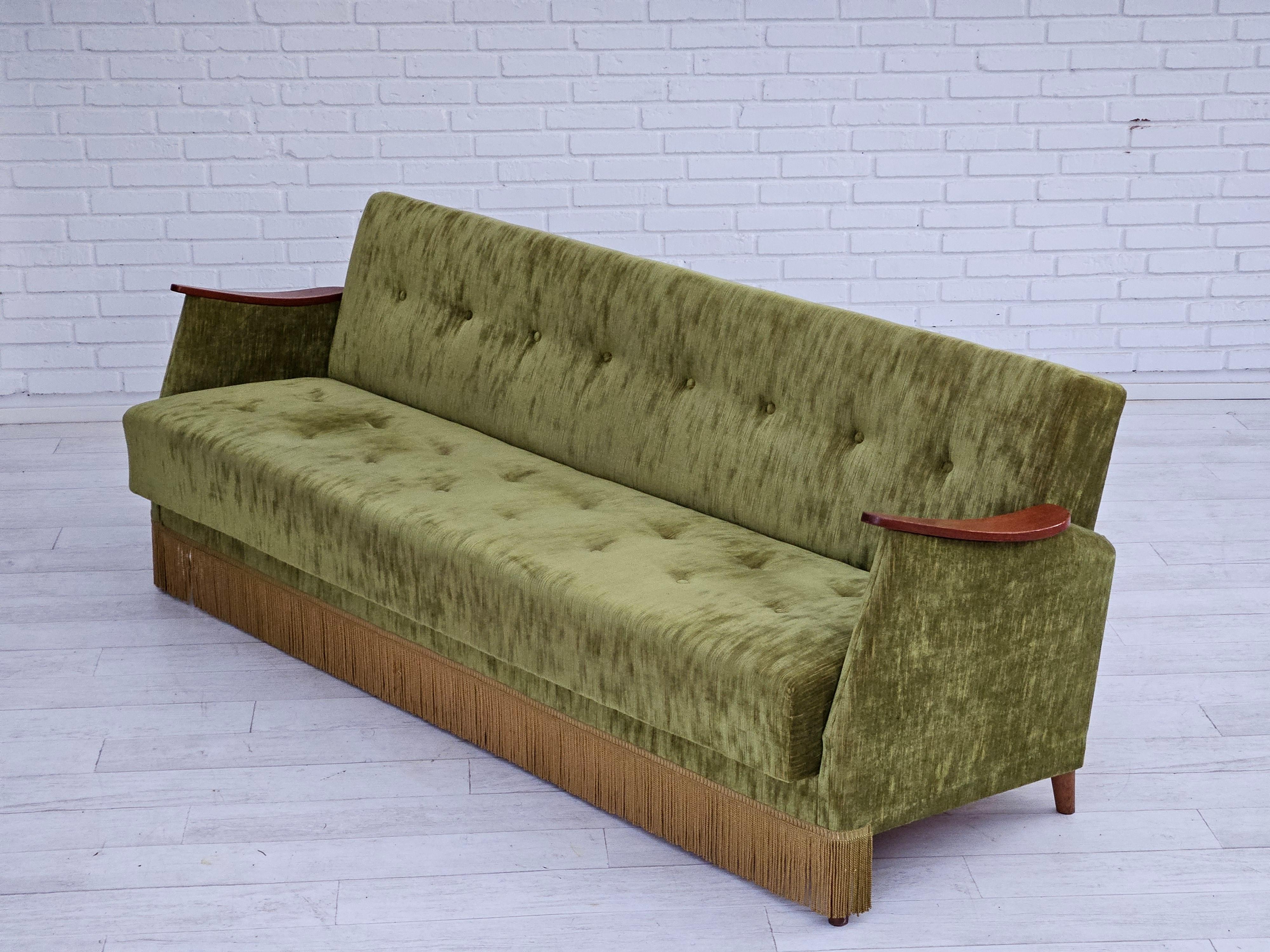 Dänisches schlafendes, faltbares Sofa, original, sehr guter Zustand, 1970er Jahre. im Angebot 3