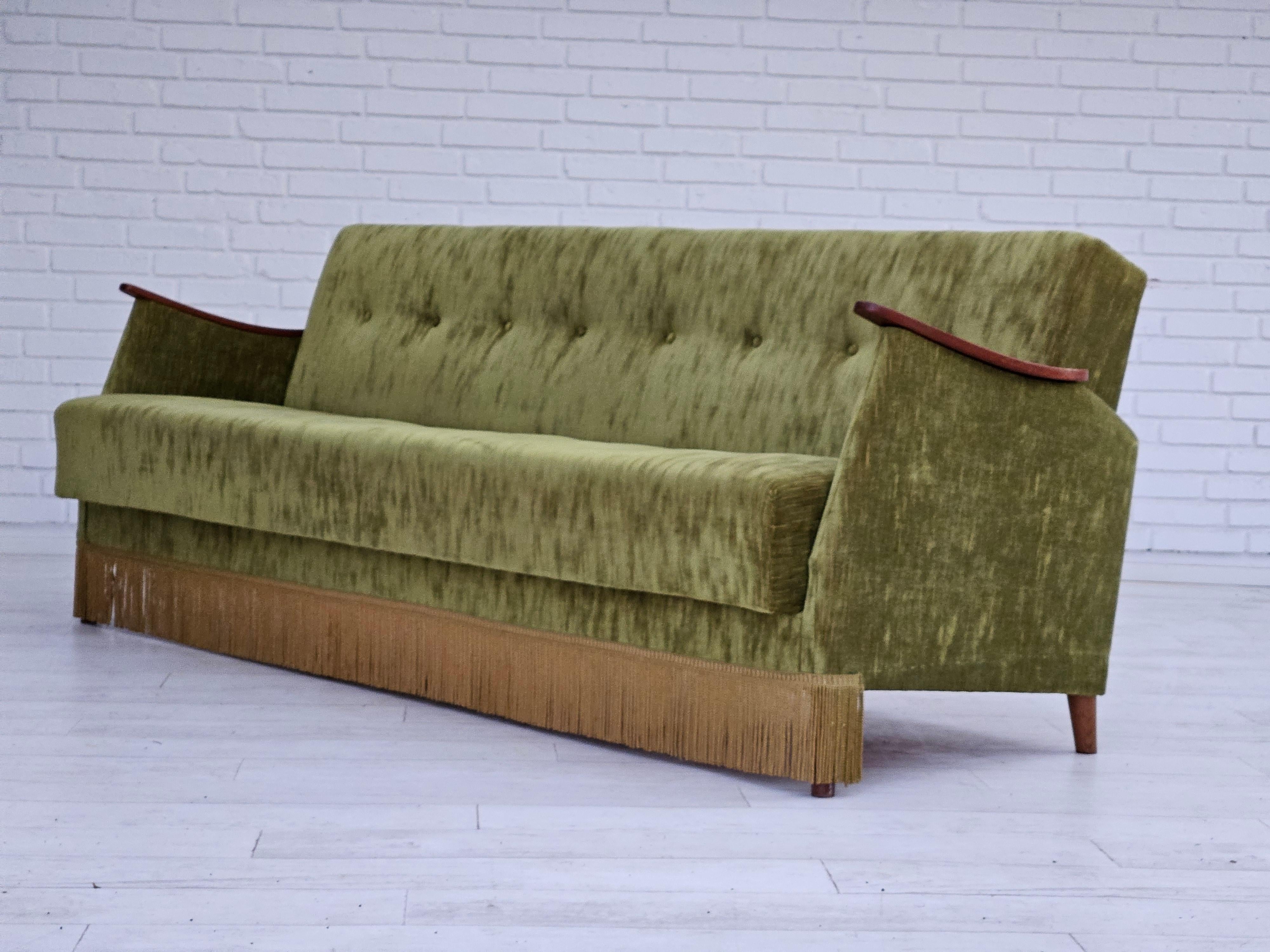 1970s, Danish sleeping foldable sofa, original very good condition. For Sale 13